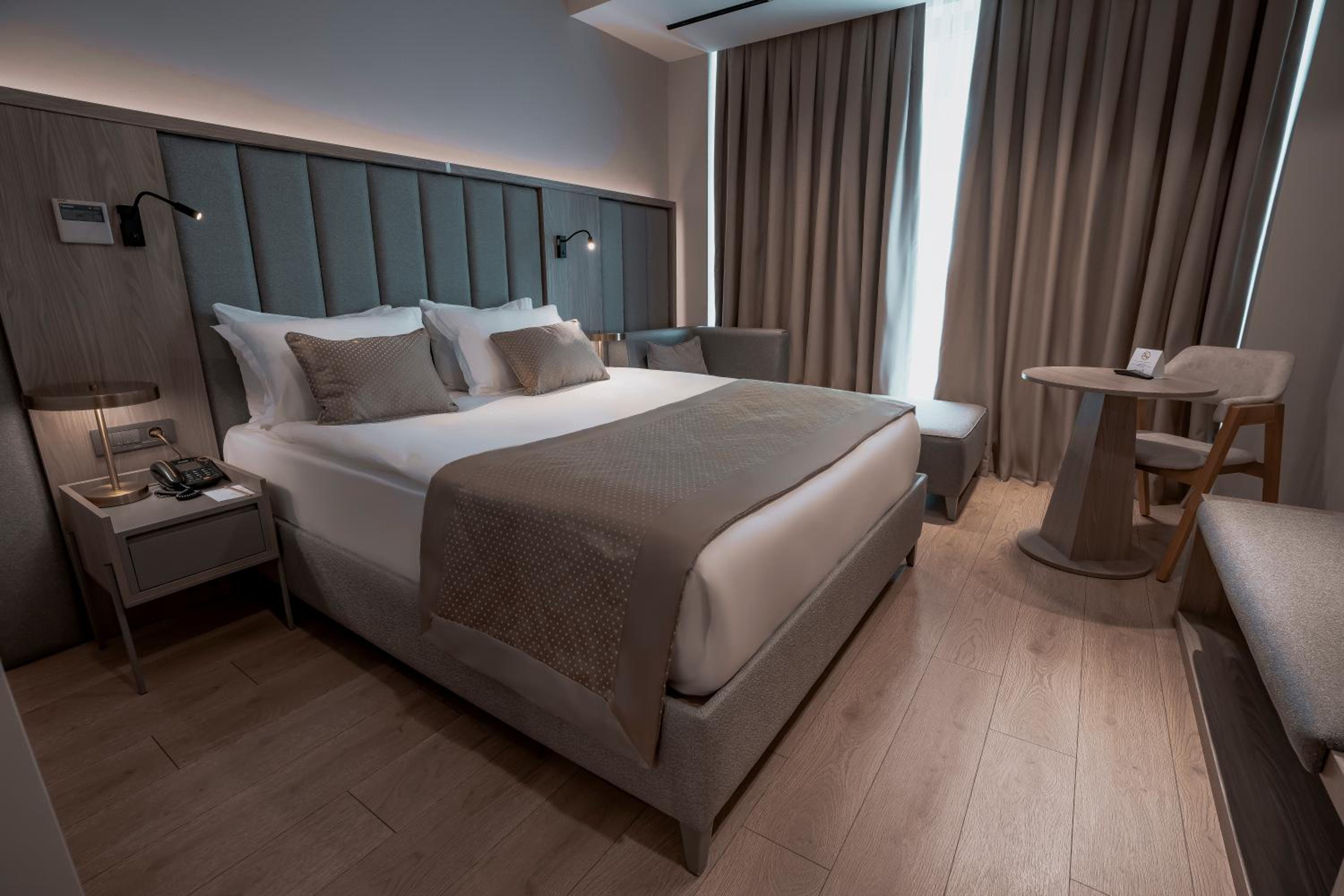 Available room thumbnail 5