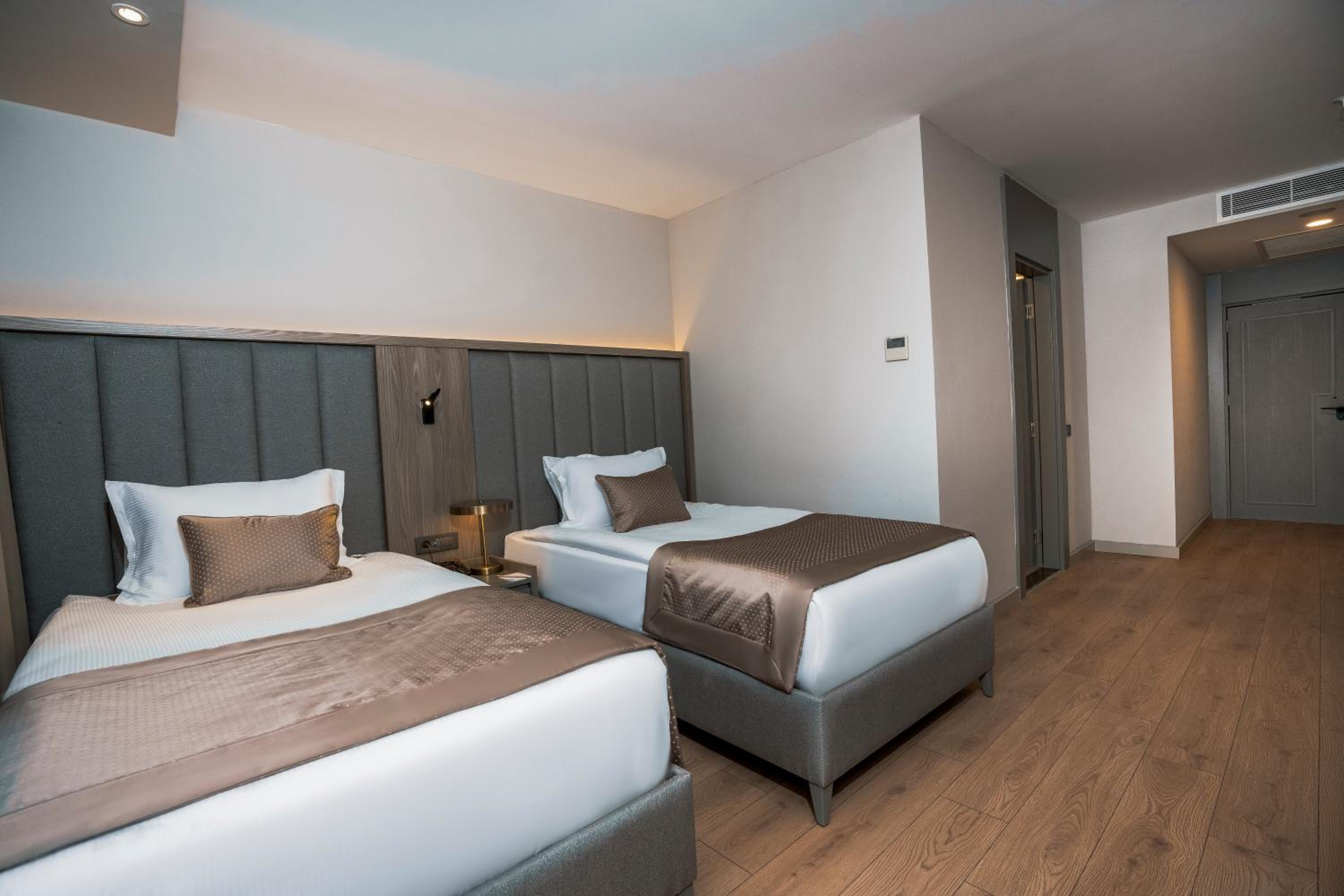 Queen Room with Pool View