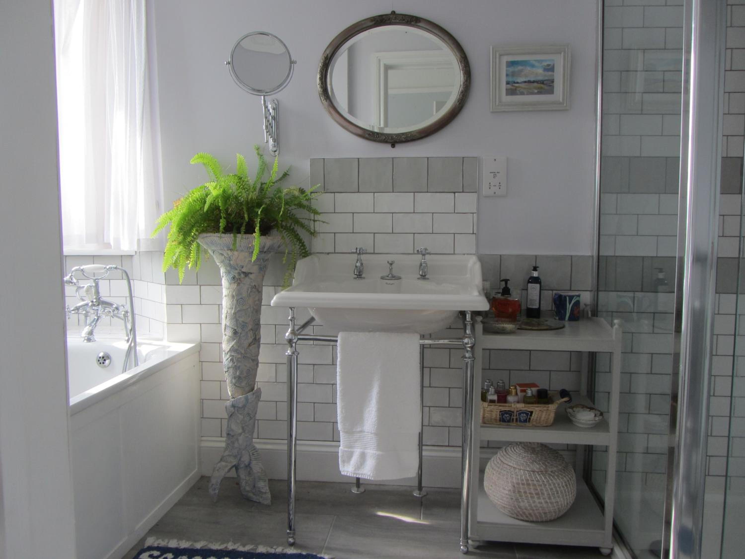 Deluxe King Room - Photo 2