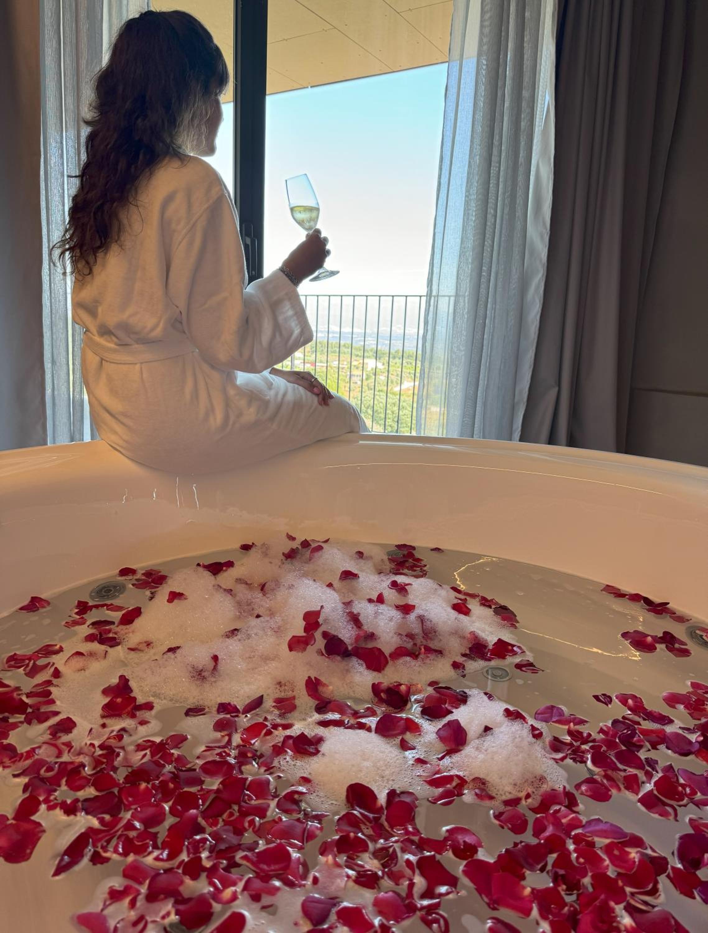 Suite with Jacuzzi and Mountain View - Photo 10