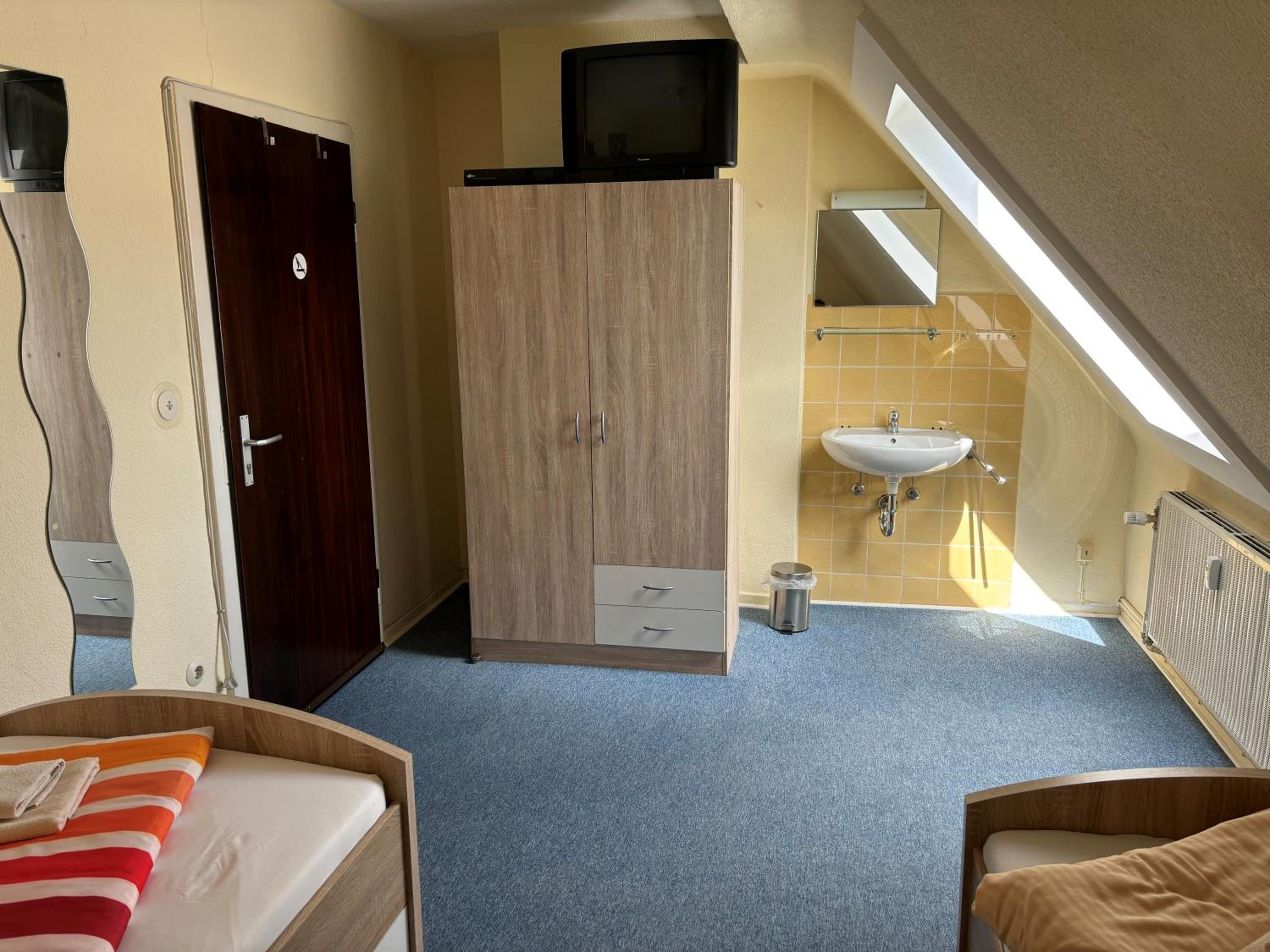 Double Room with Shared Bathroom photo 2