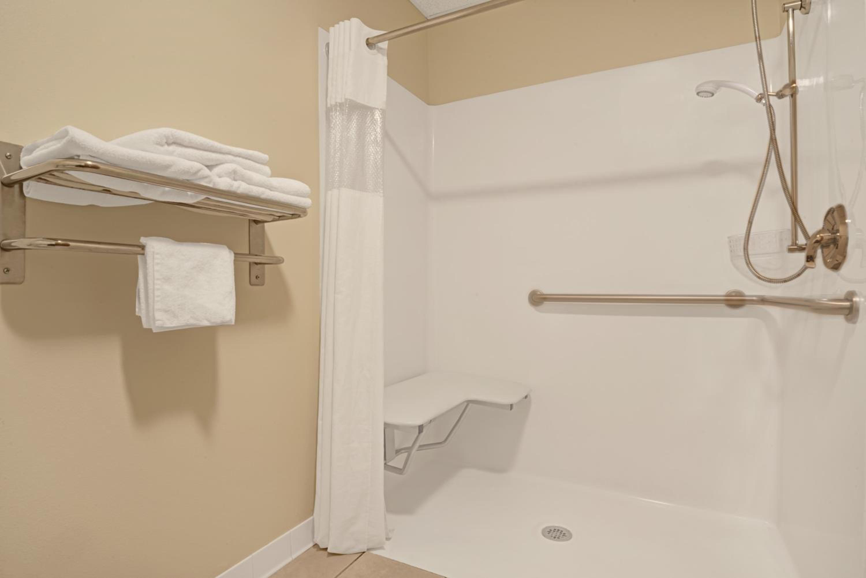 Queen Room - Disability Access/Non-Smoking photo 3