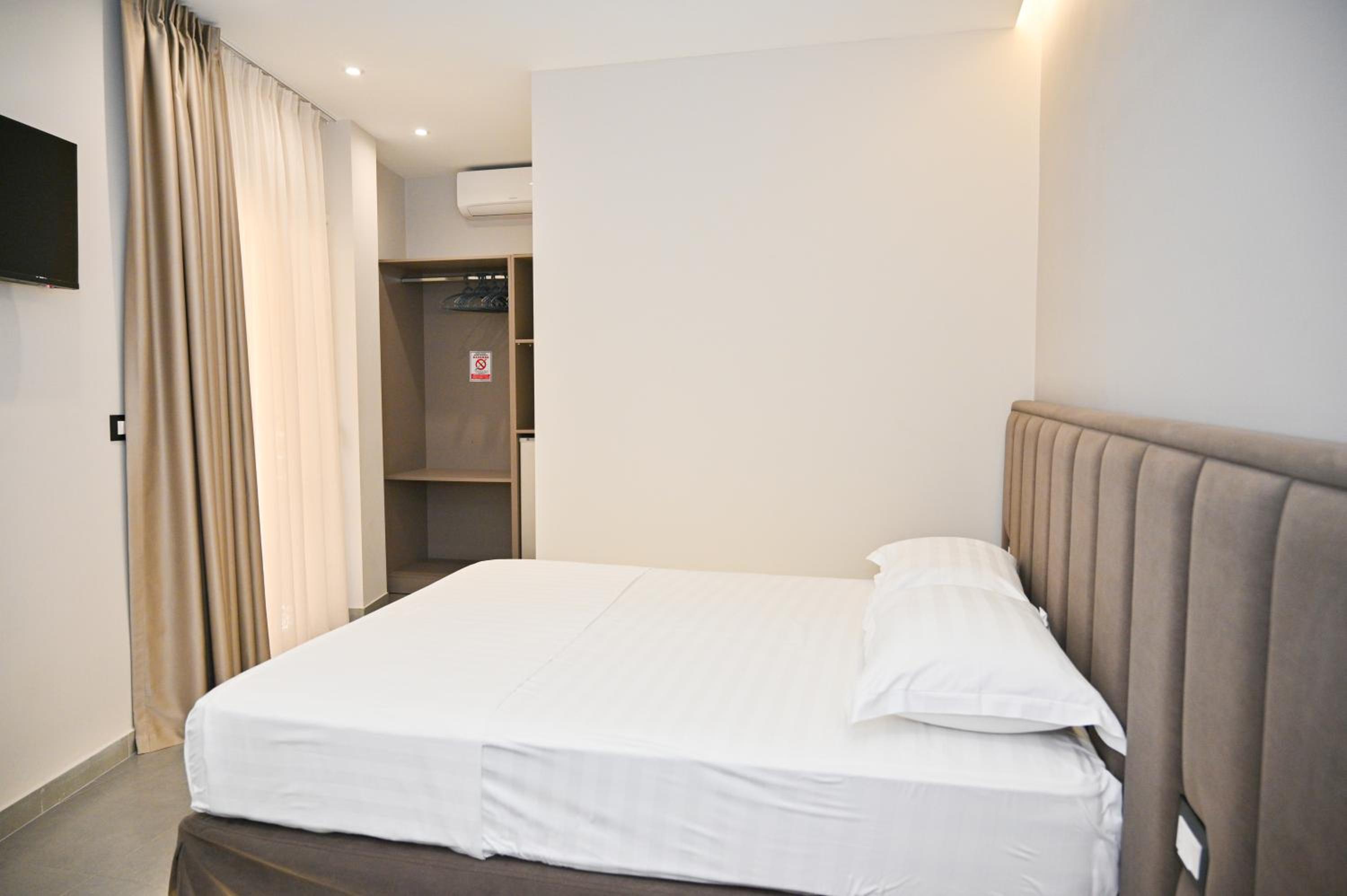 Deluxe Double Room with Balcony photo 1