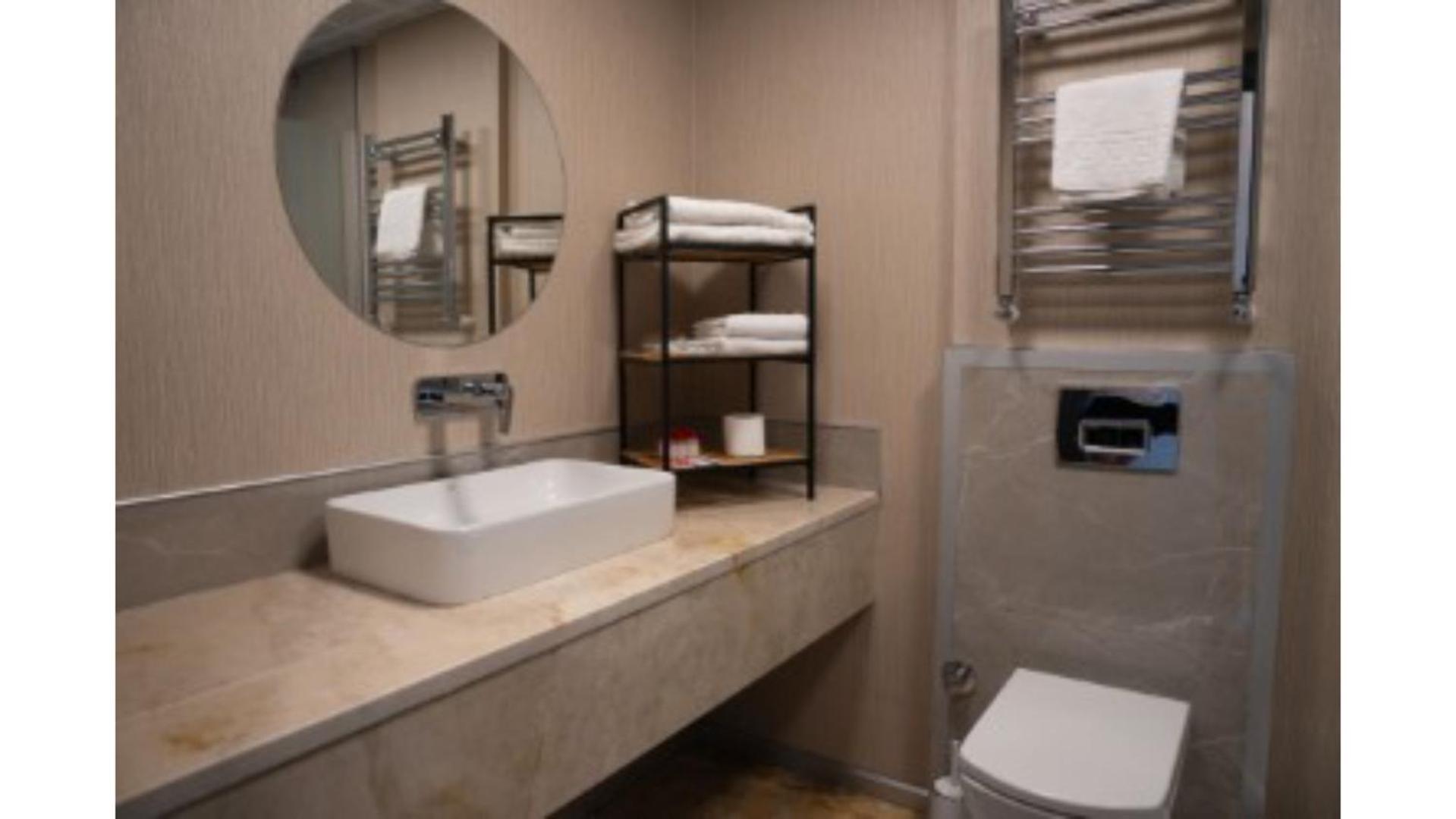 Deluxe Double Room with Balcony - Photo 3