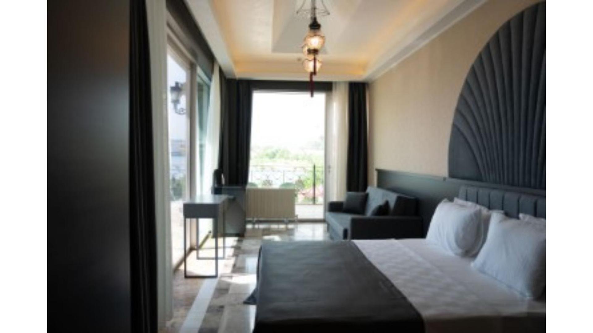 Deluxe Double Room with Balcony - Photo 1