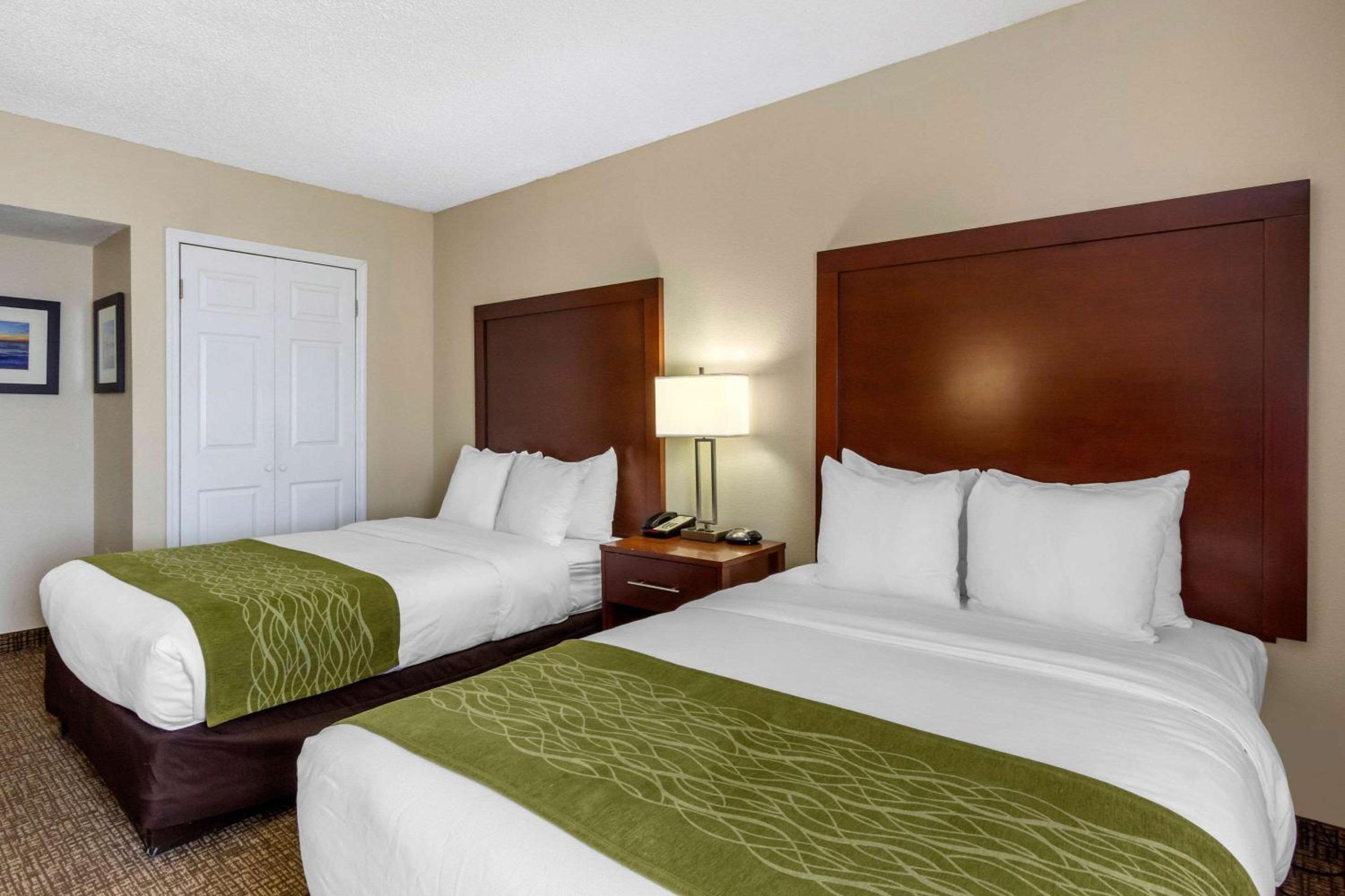 Double Room with Two Double Beds - Non-Smoking - Photo 2