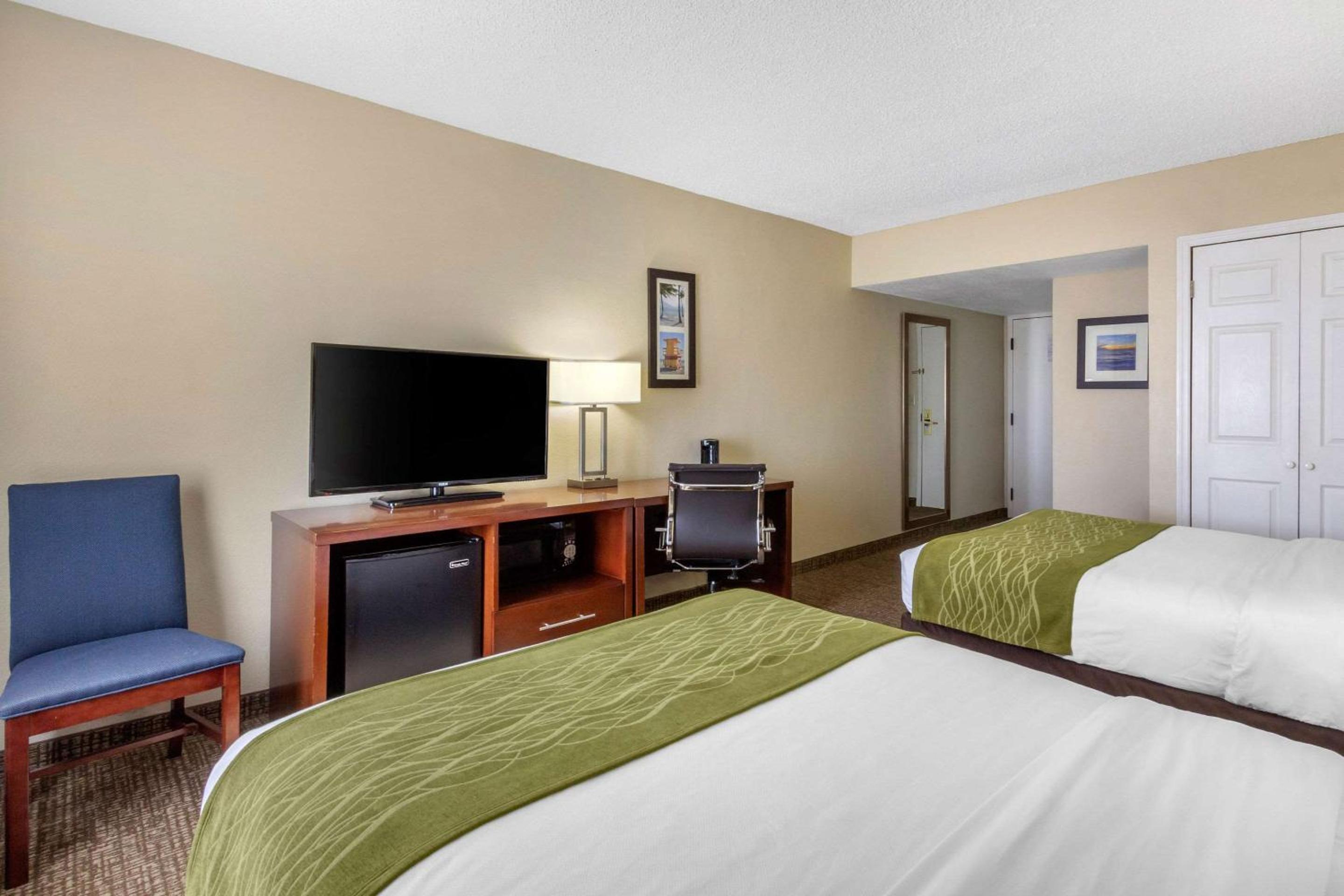 Double Room with Two Double Beds - Non-Smoking - Photo 3