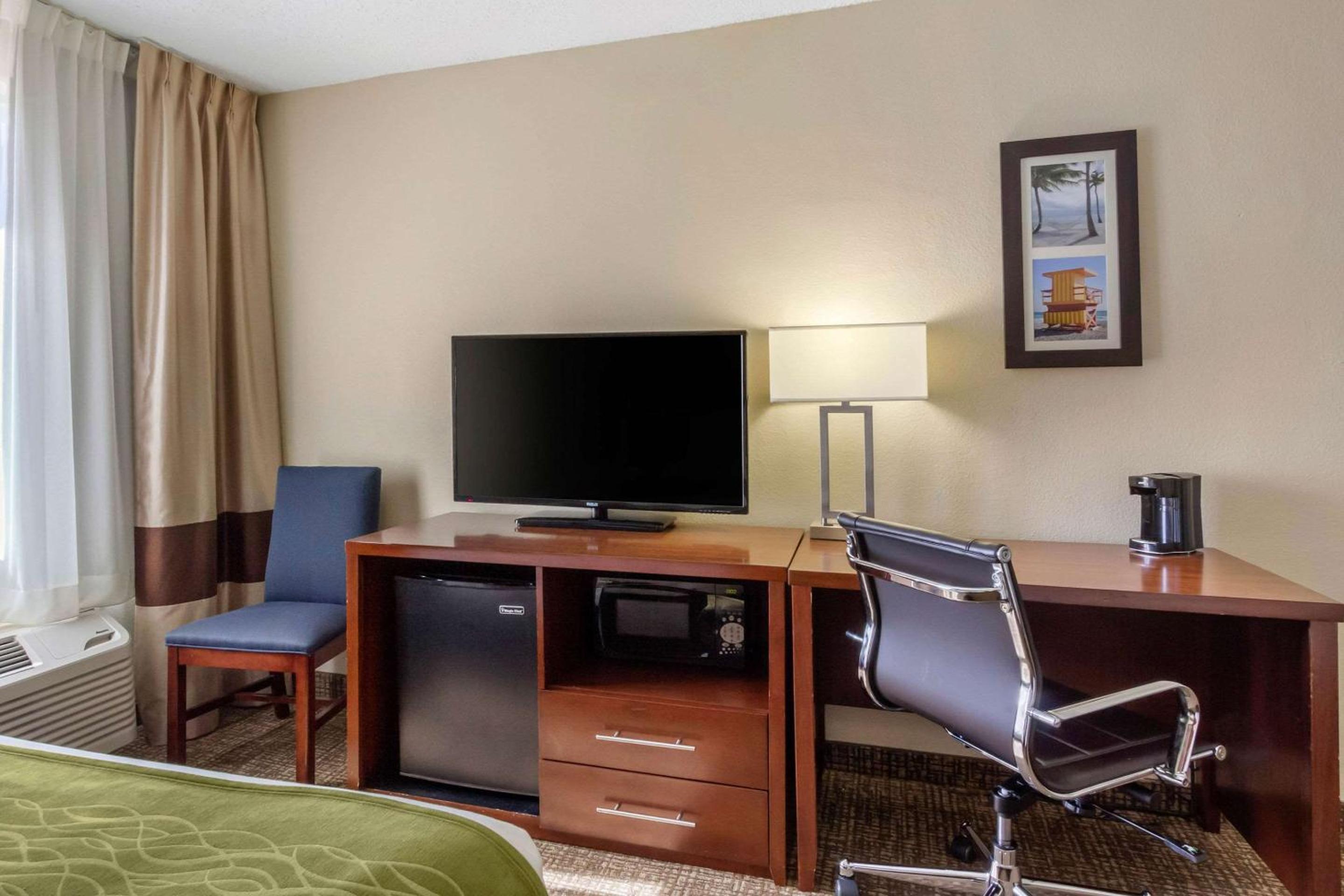 Double Room with Two Double Beds - Non-Smoking - Photo 4