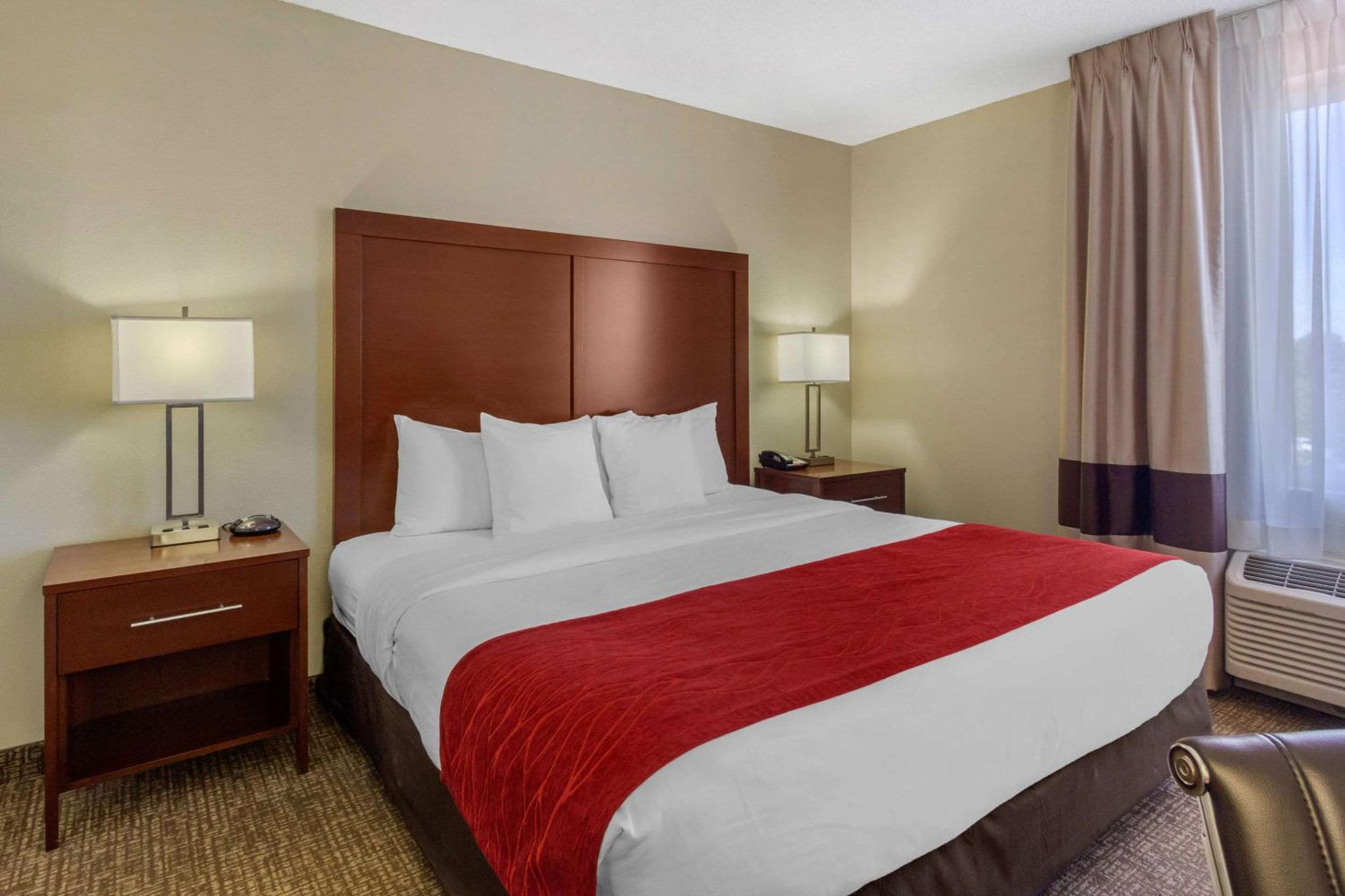 King Room - Non-Smoking - Photo 1