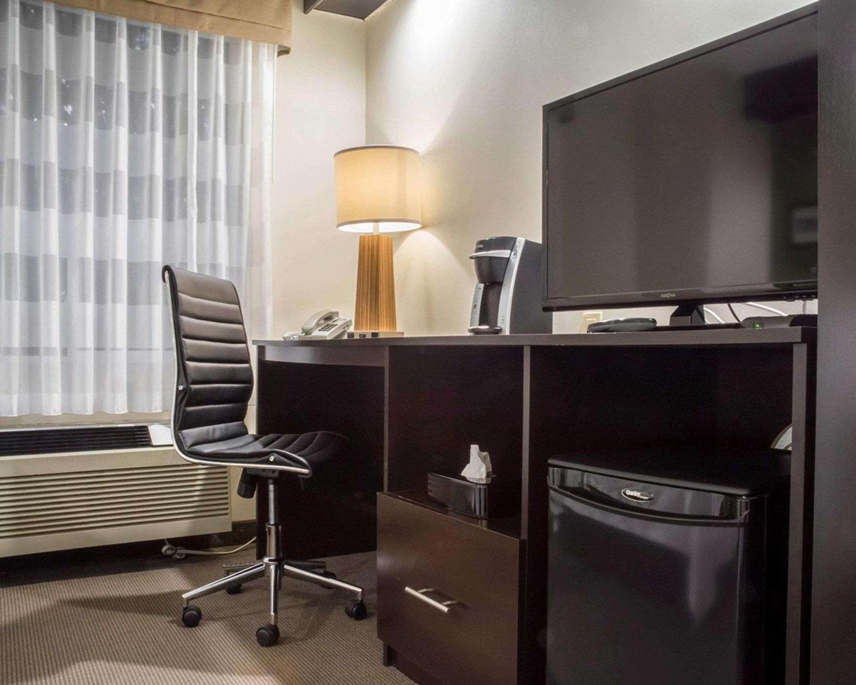 Double Room With Two Double Beds - Photo 2