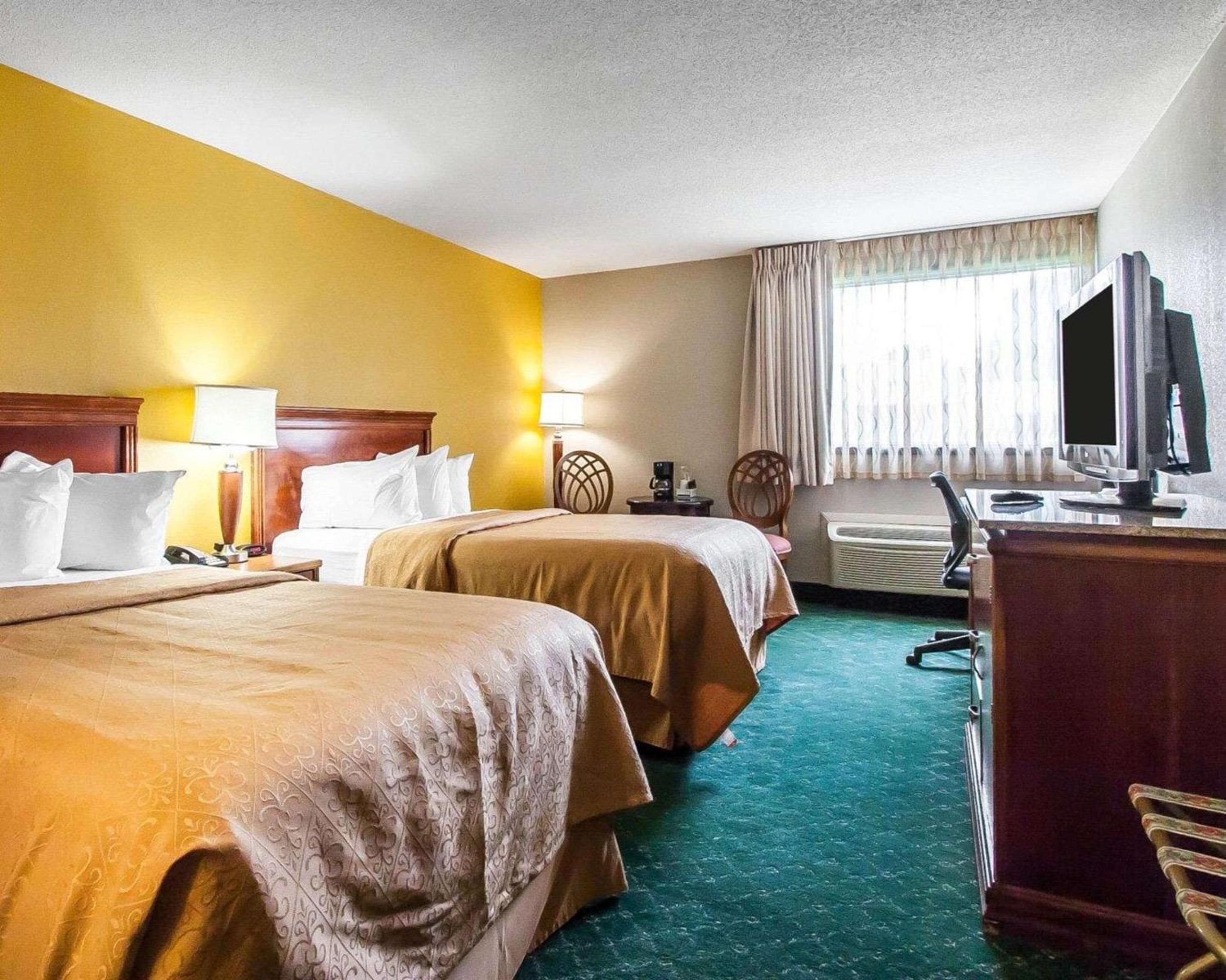 Double Room with Two Double Beds - Non-Smoking - Photo 4