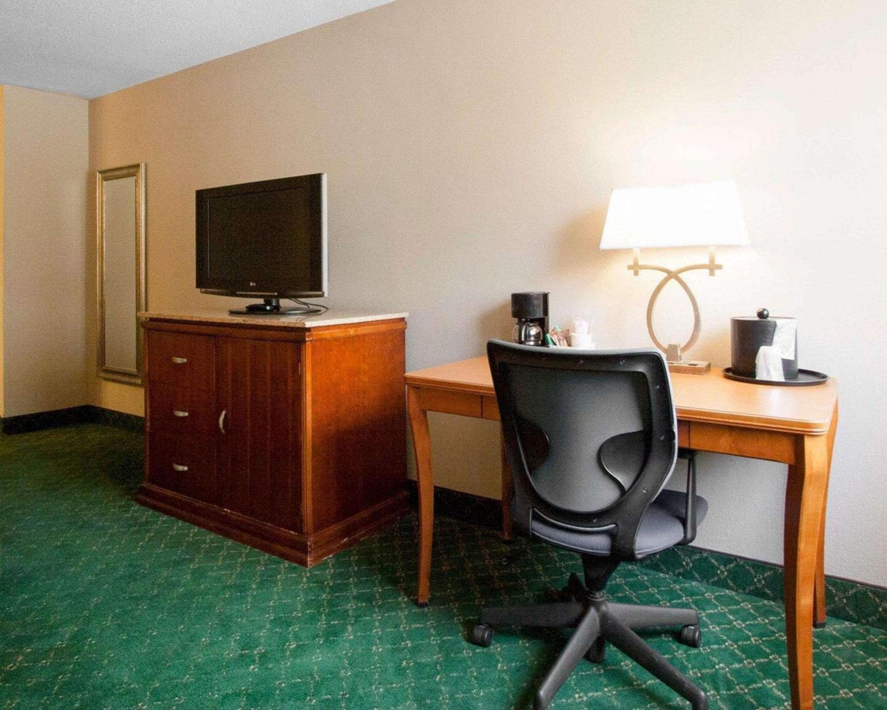 King Room - Non-Smoking - Photo 1