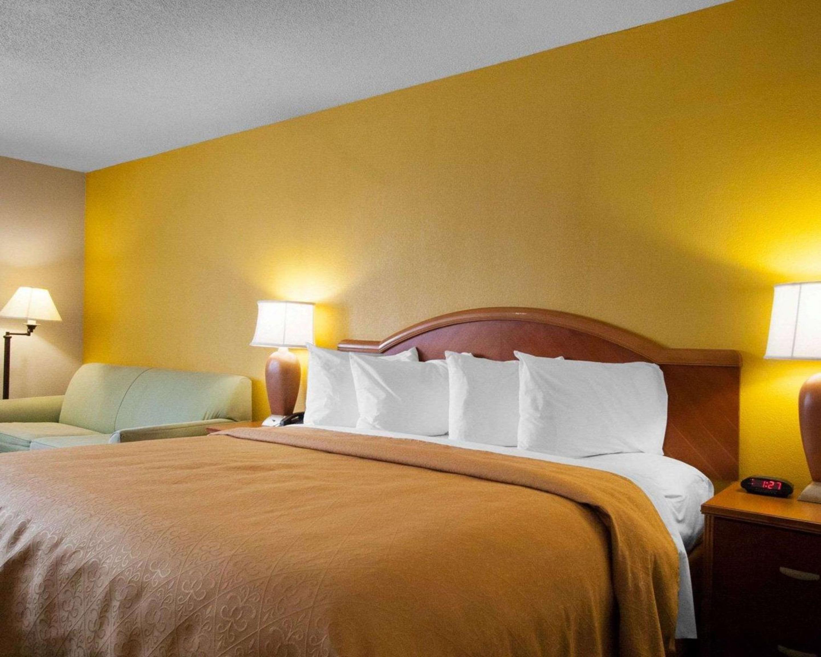 King Room - Non-Smoking - Photo 2