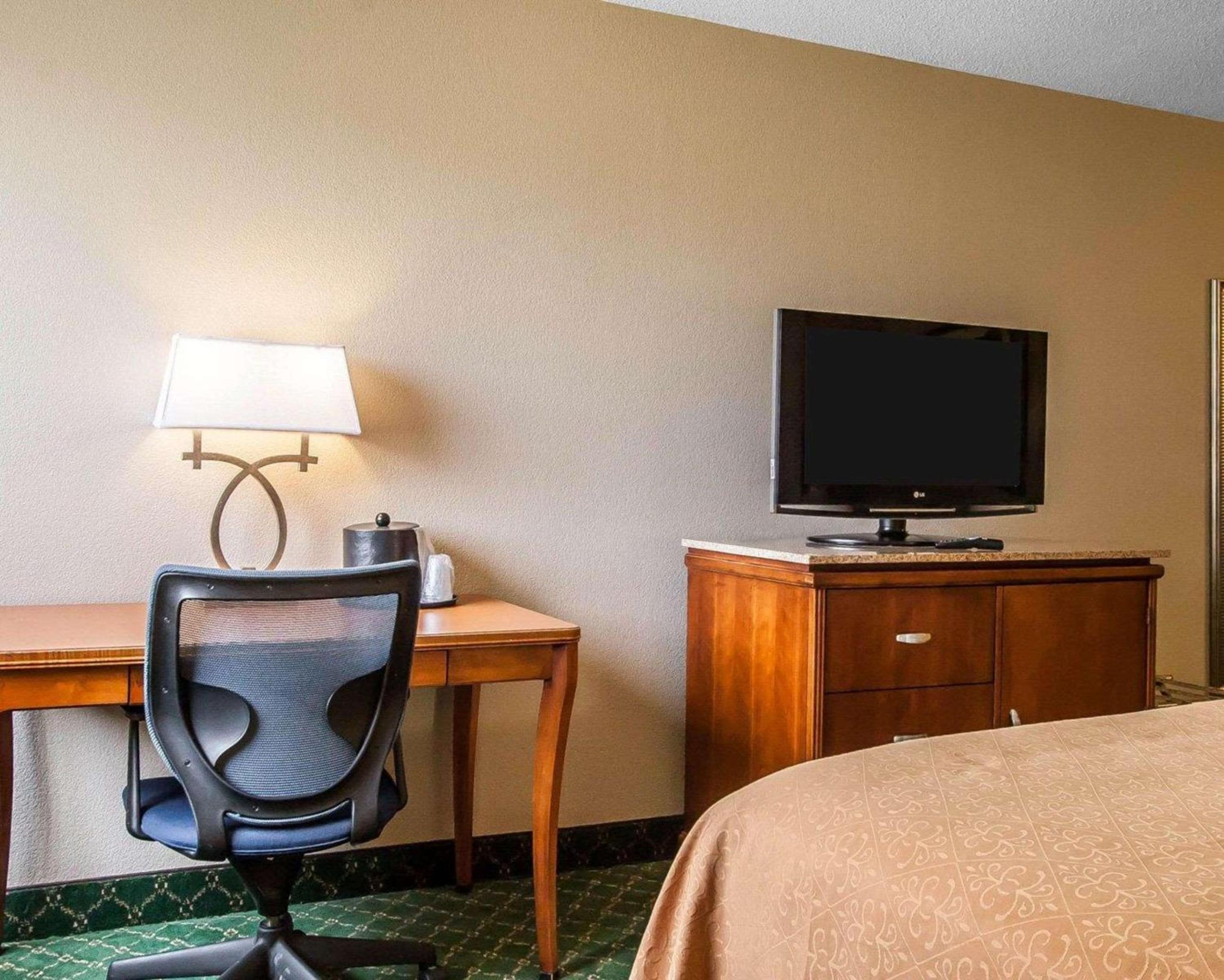 Double Room with Two Double Beds - Non-Smoking - Photo 1