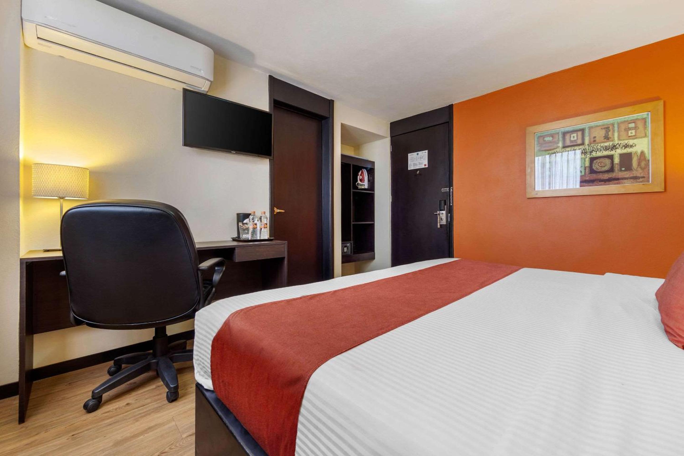 Standard King Room - Non-Smoking