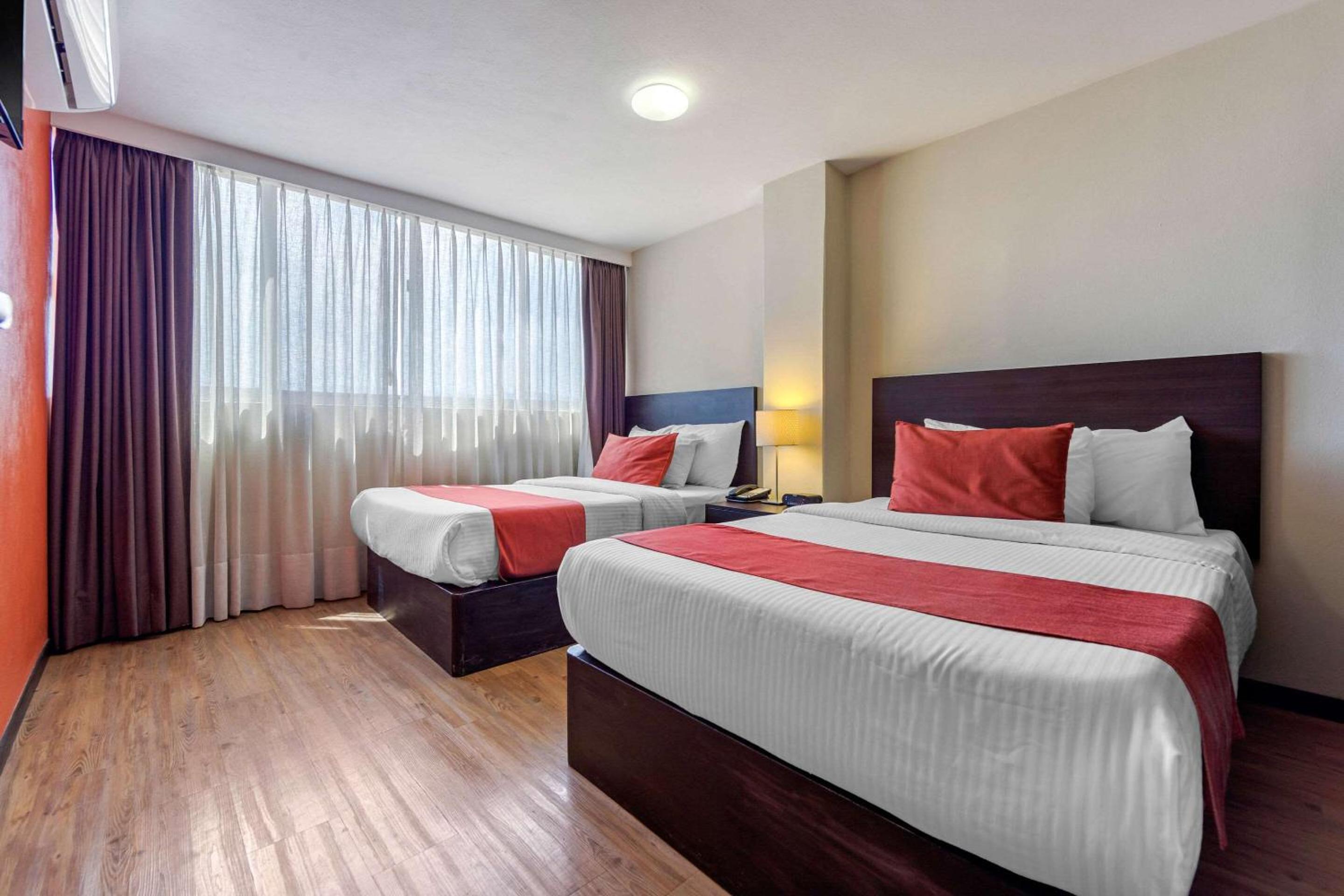 Double Suite - Non-Smoking photo 1