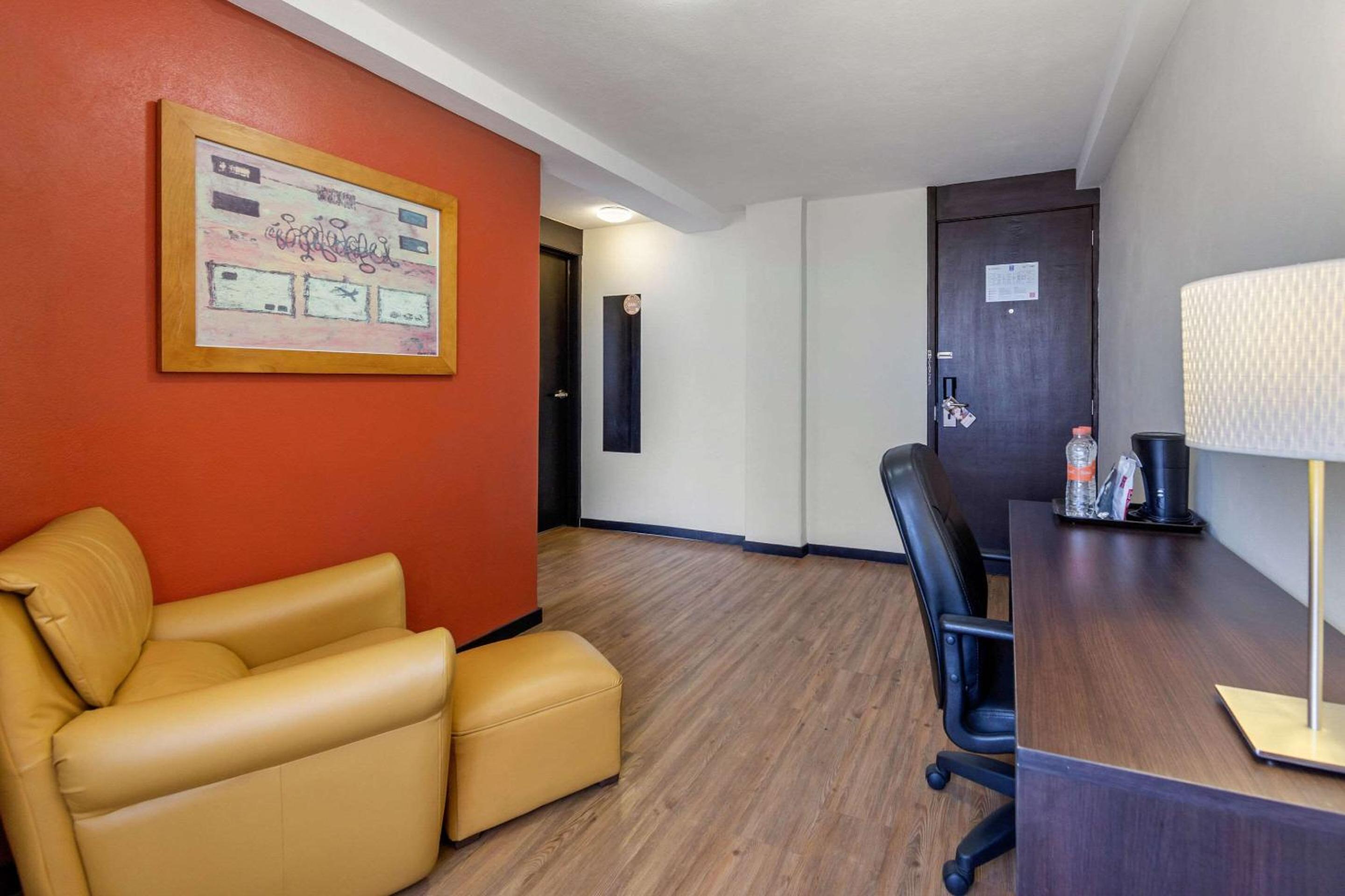 Double Suite - Non-Smoking photo 2