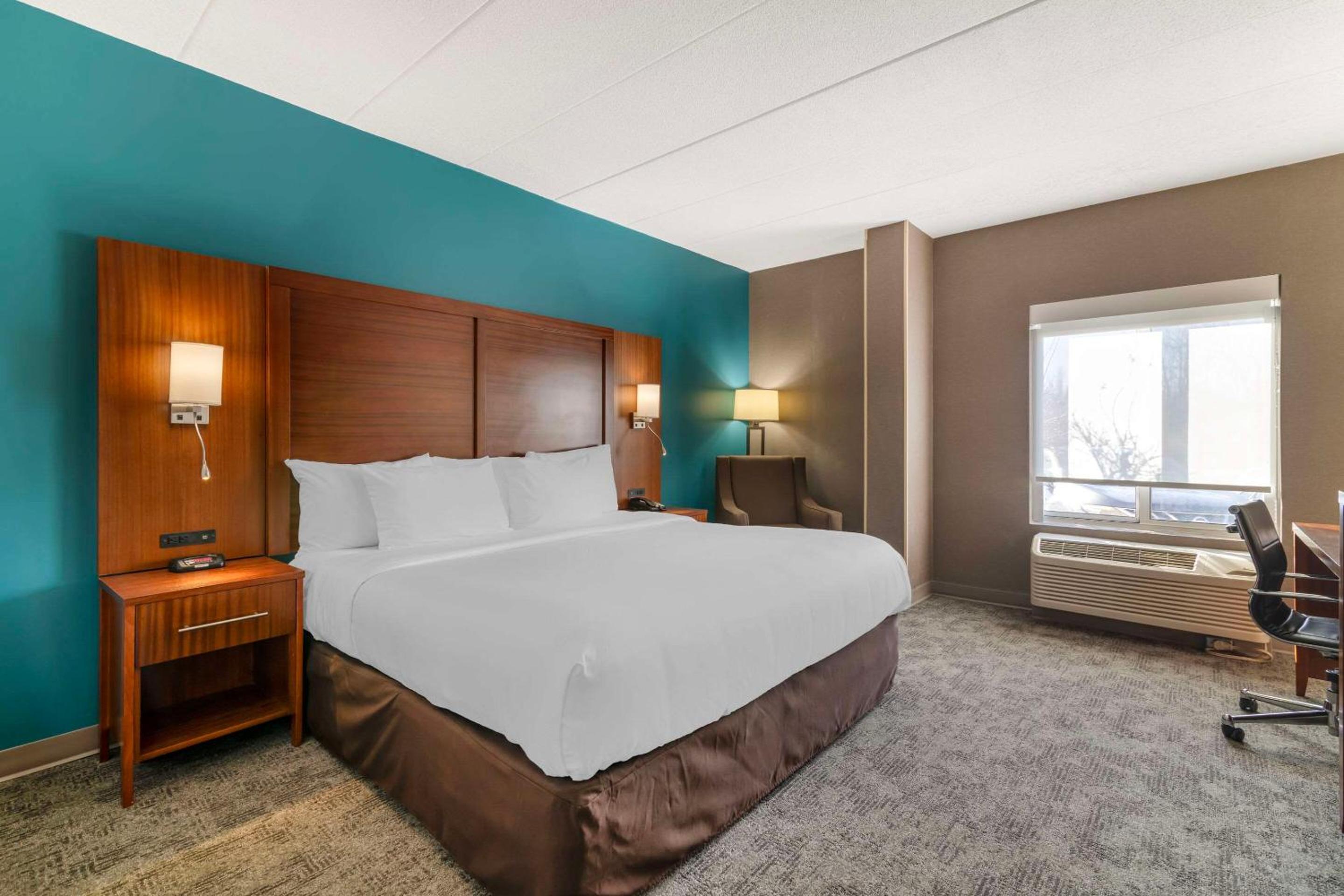 King Room - Accessible/Non-Smoking - Photo 1