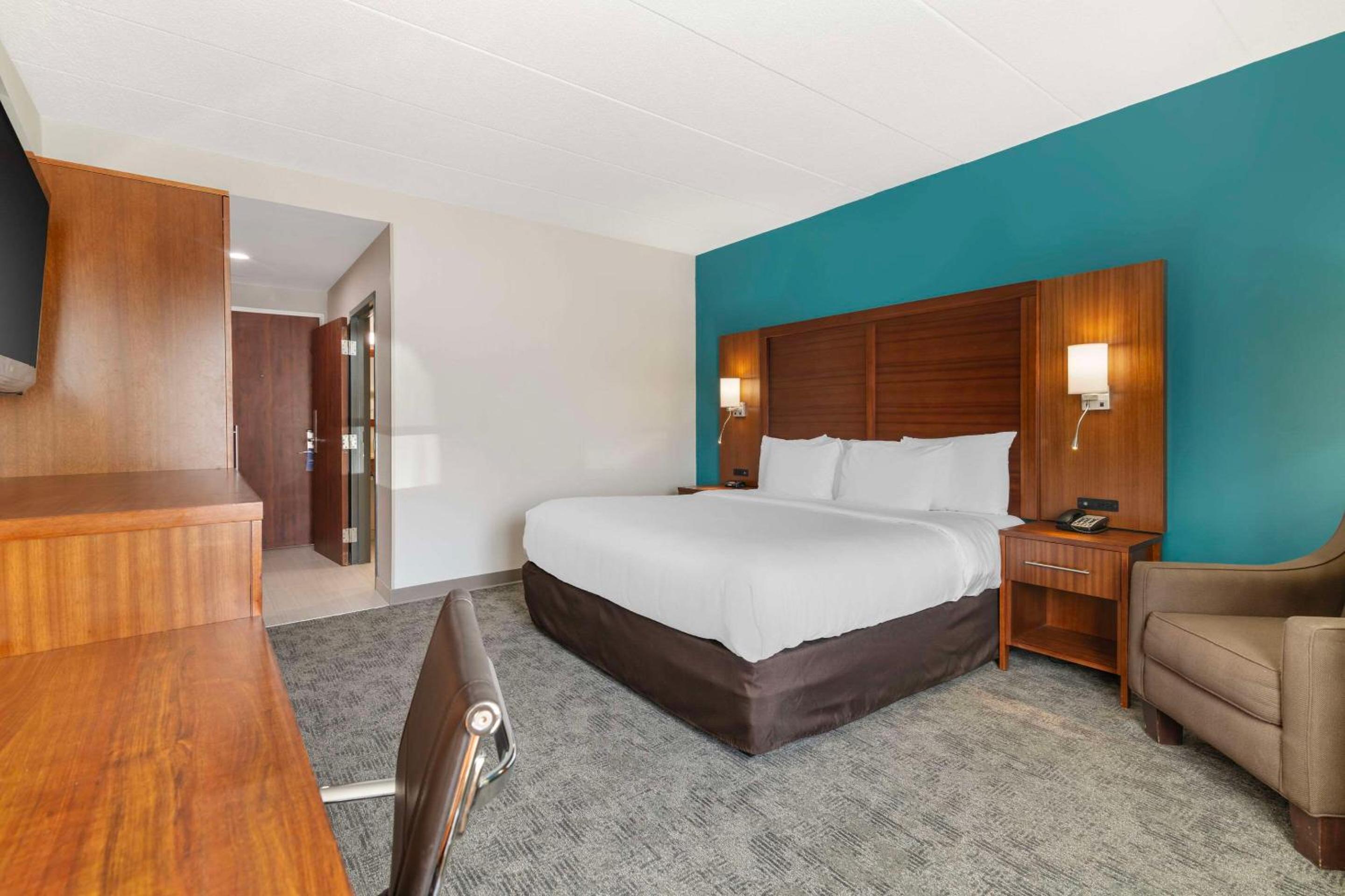 King Room - Accessible/Non-Smoking - Photo 2