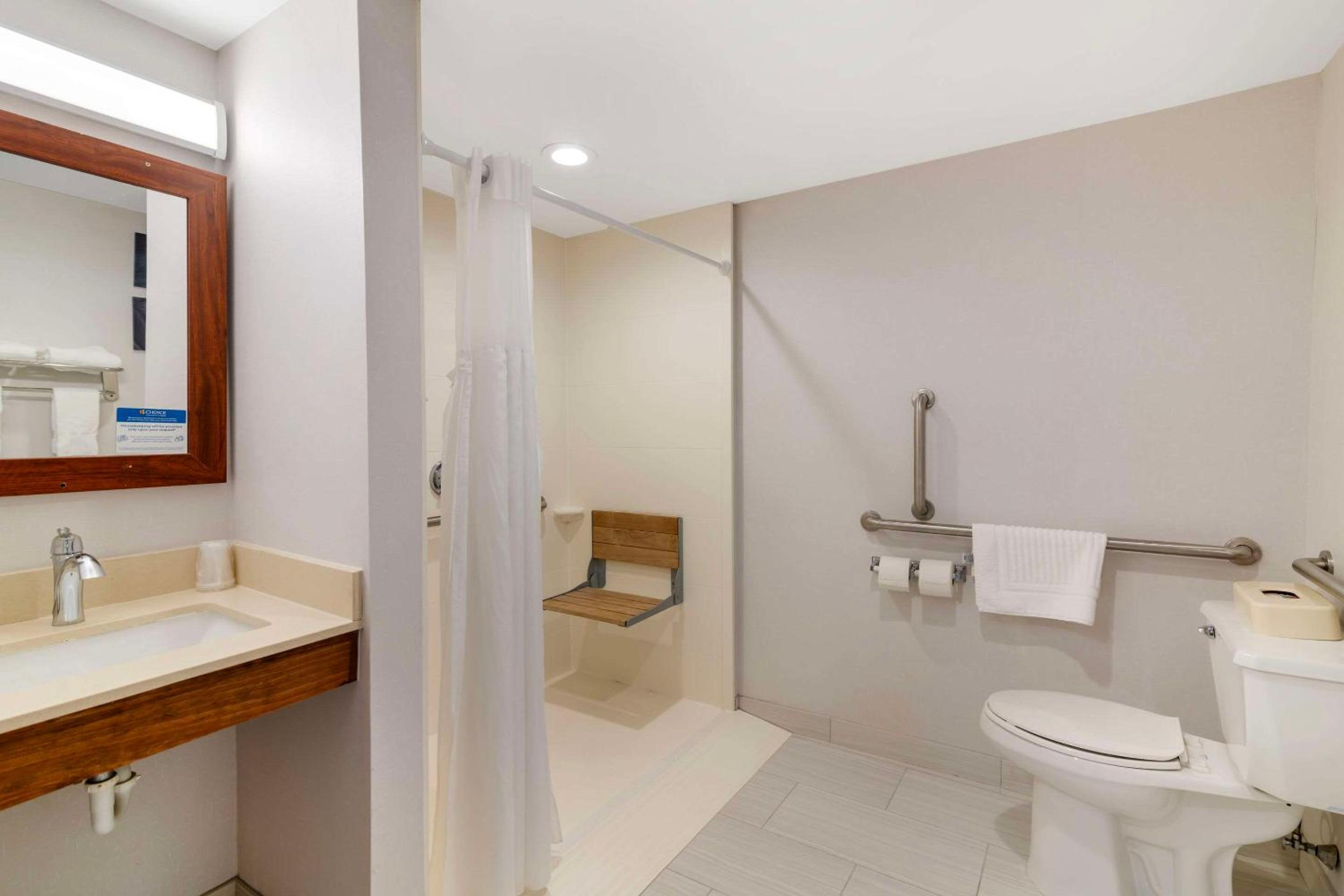 King Room - Accessible/Non-Smoking - Photo 4
