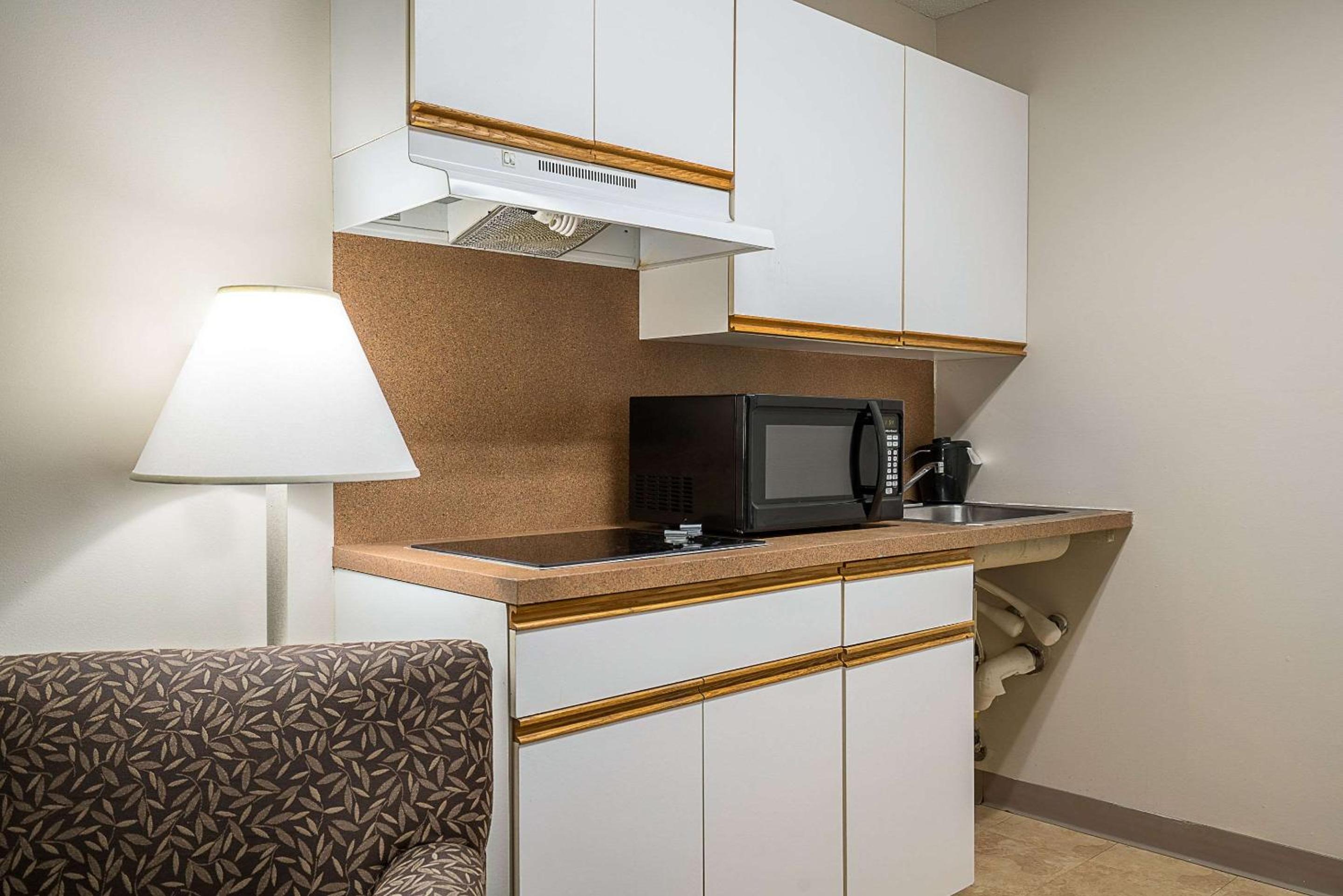 Efficiency Double Room - Accessible/Non-Smoking - Photo 3