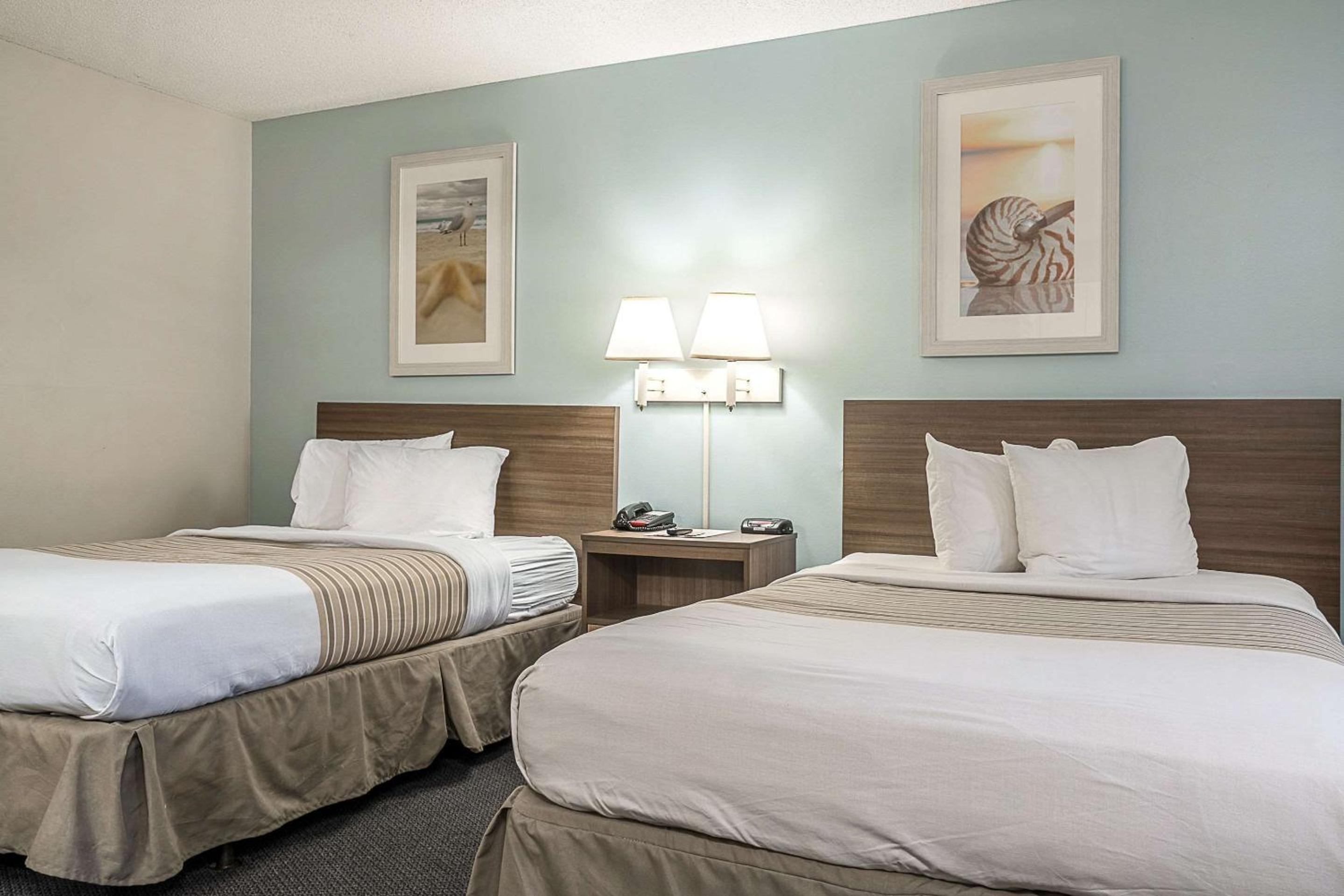 Double Room with Two Double Beds - Smoking - Photo 1