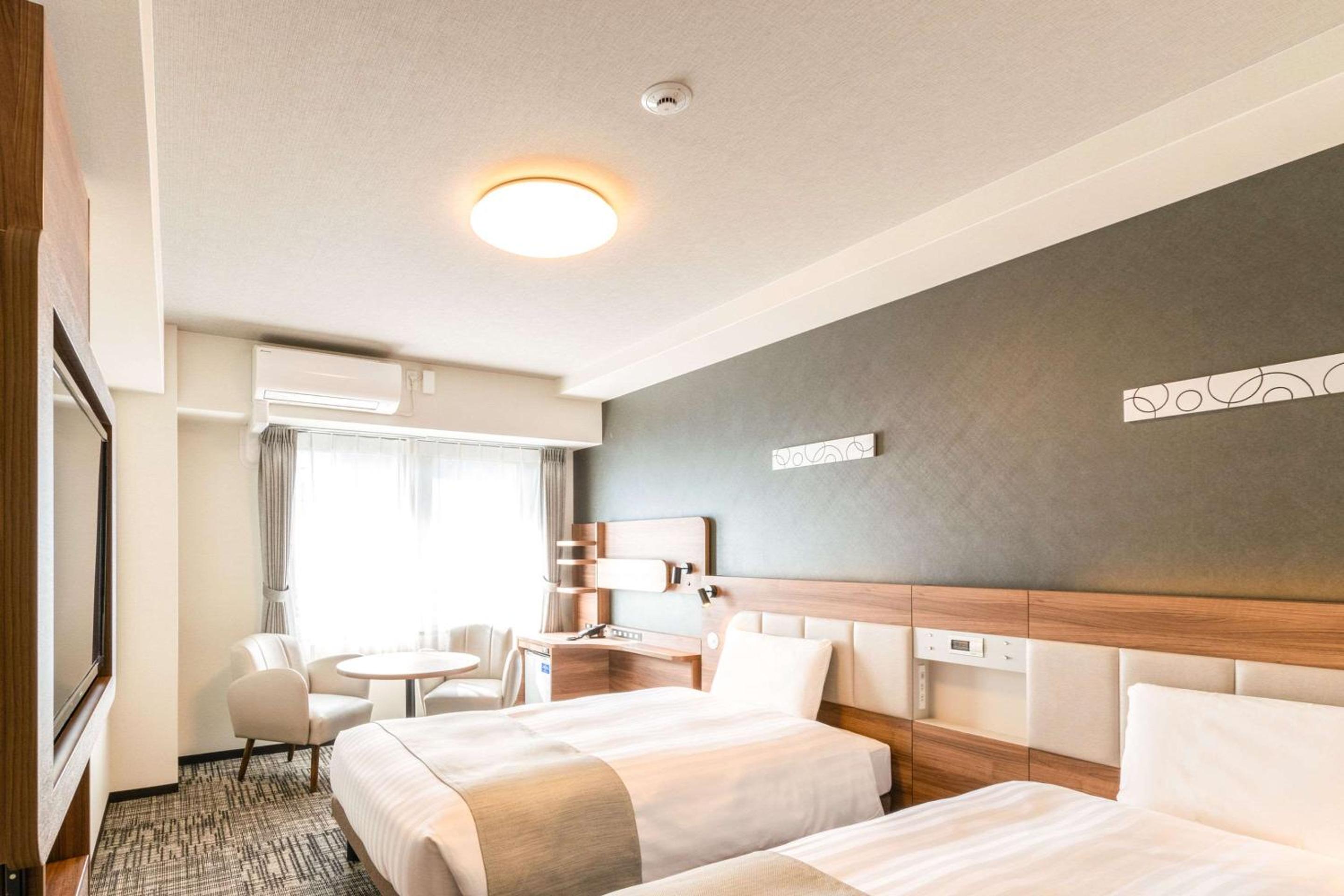 Twin Room - Non-Smoking photo 1