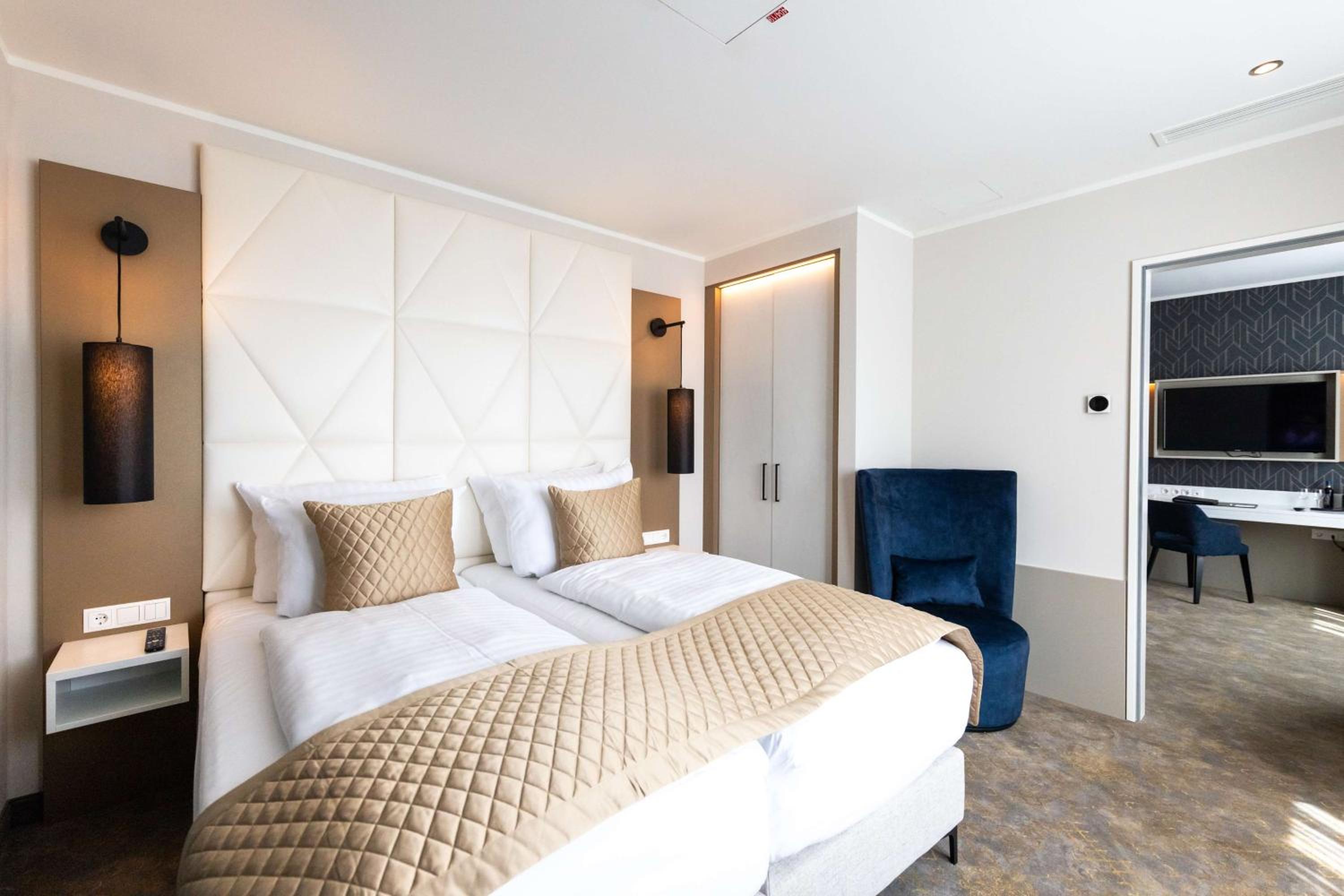 Double Room with City View - High Floor photo 3