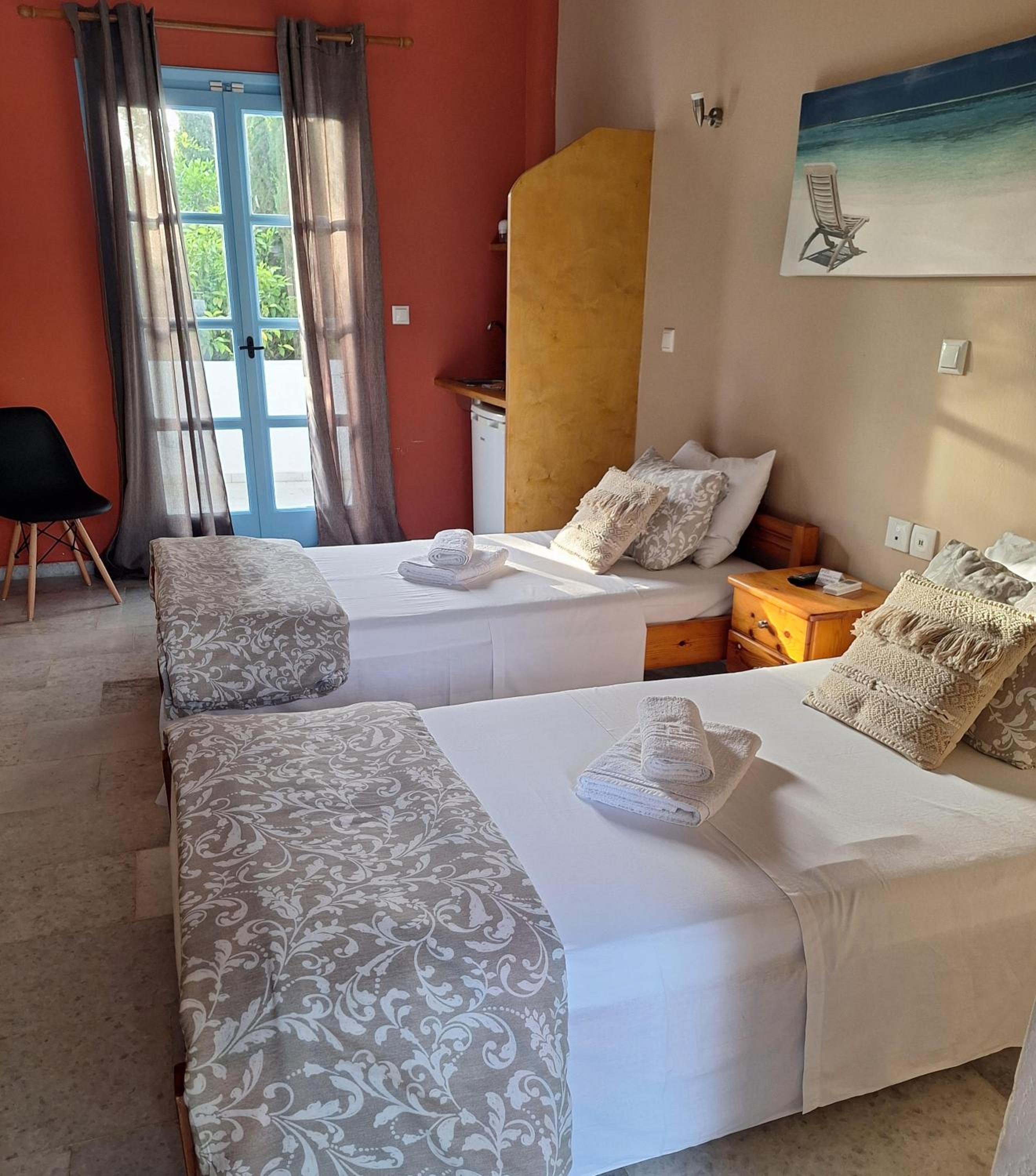 Standard Twin Room with Garden View - Photo 2