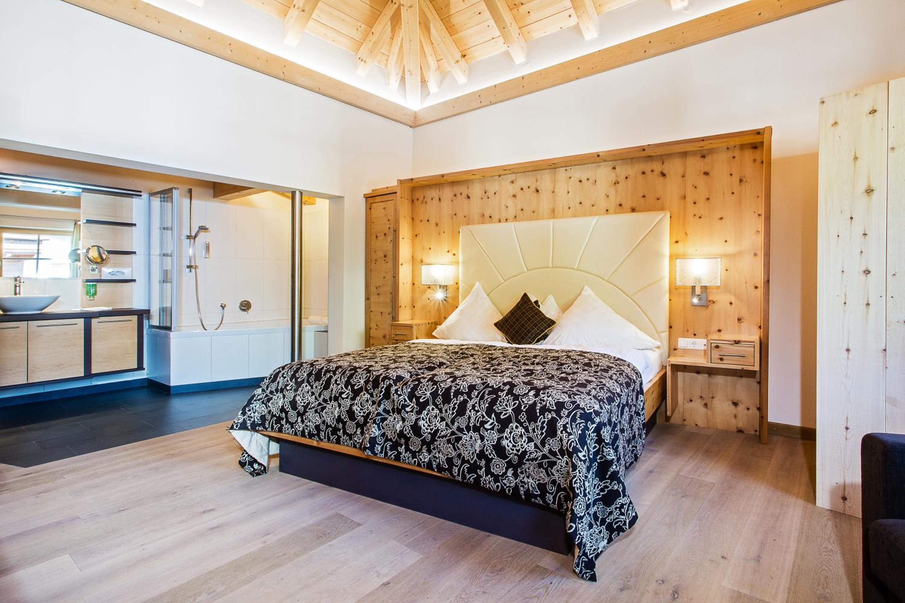 Tower Suite - Photo 1