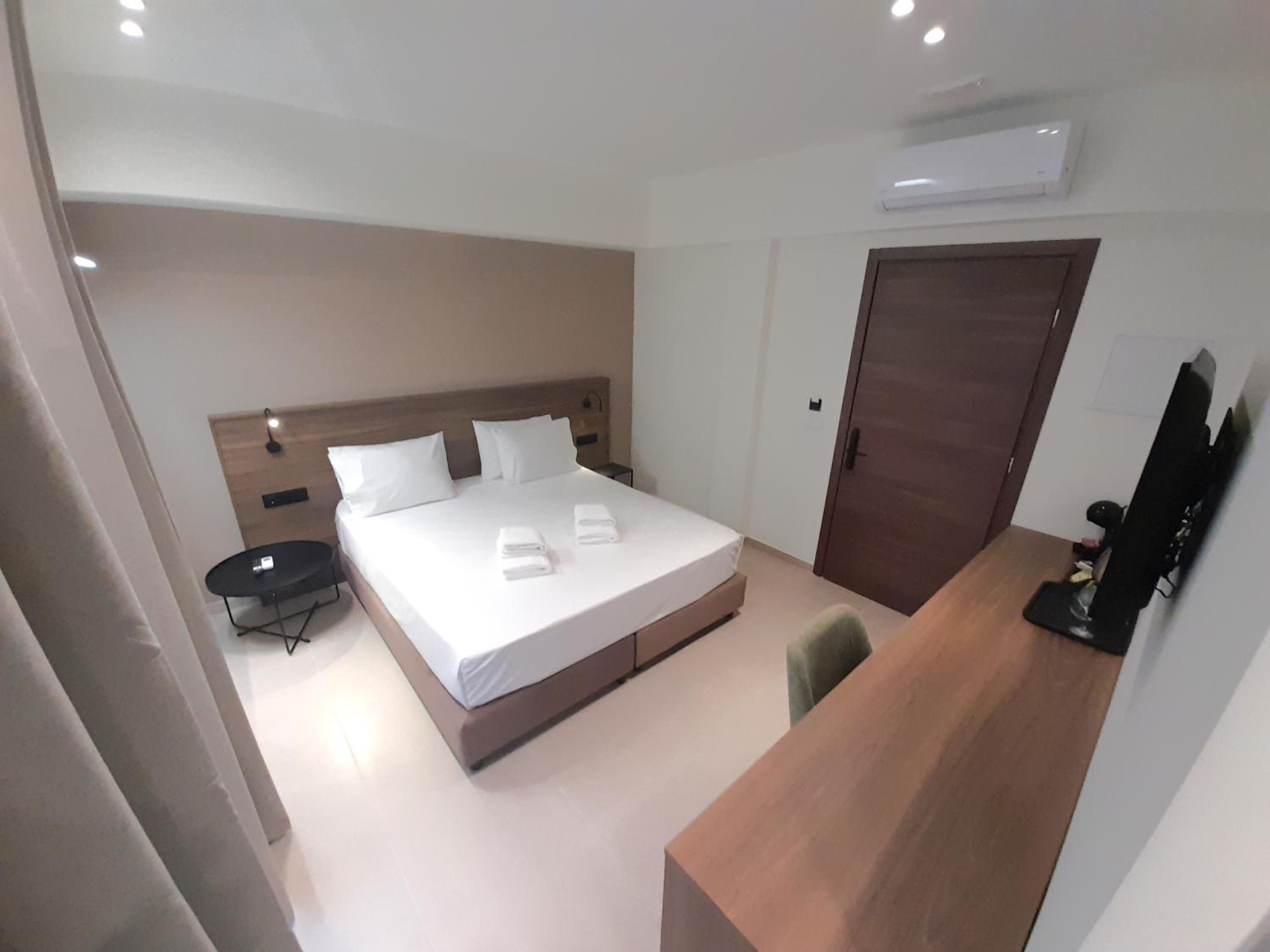 Budget Double Room - Photo 2