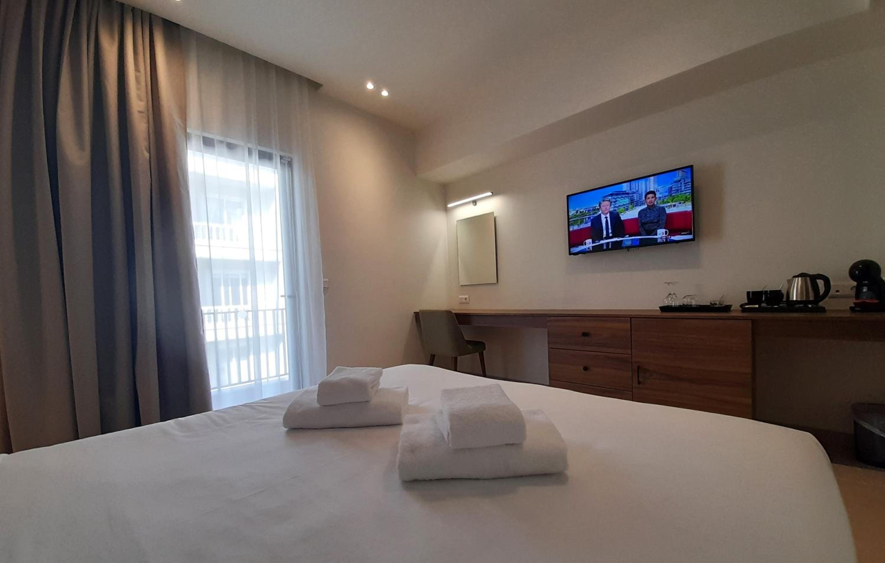 Deluxe Double or Twin Room with City View - Photo 1