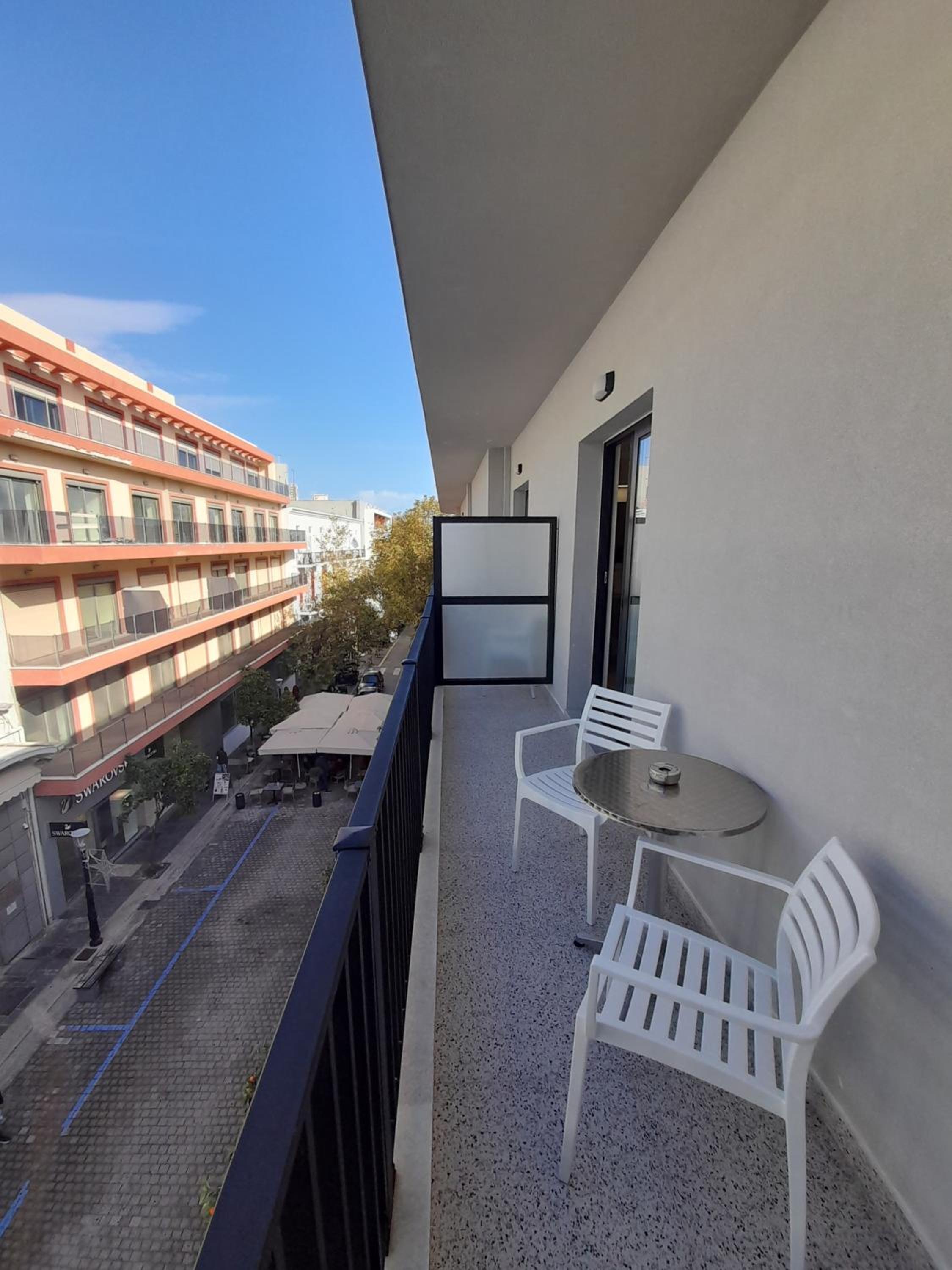 Deluxe Double or Twin Room with City View - Photo 6