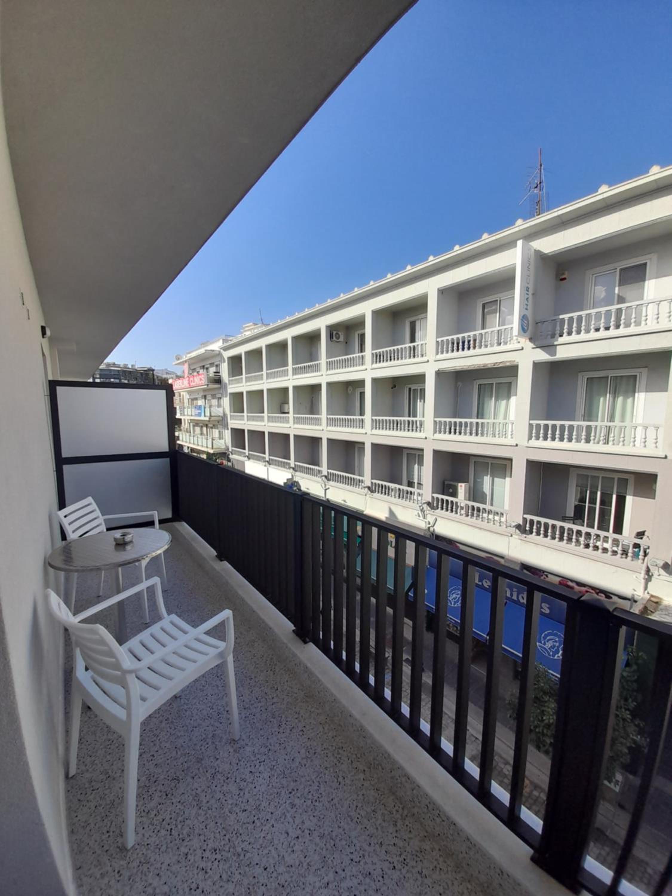 Deluxe Double or Twin Room with City View - Photo 2