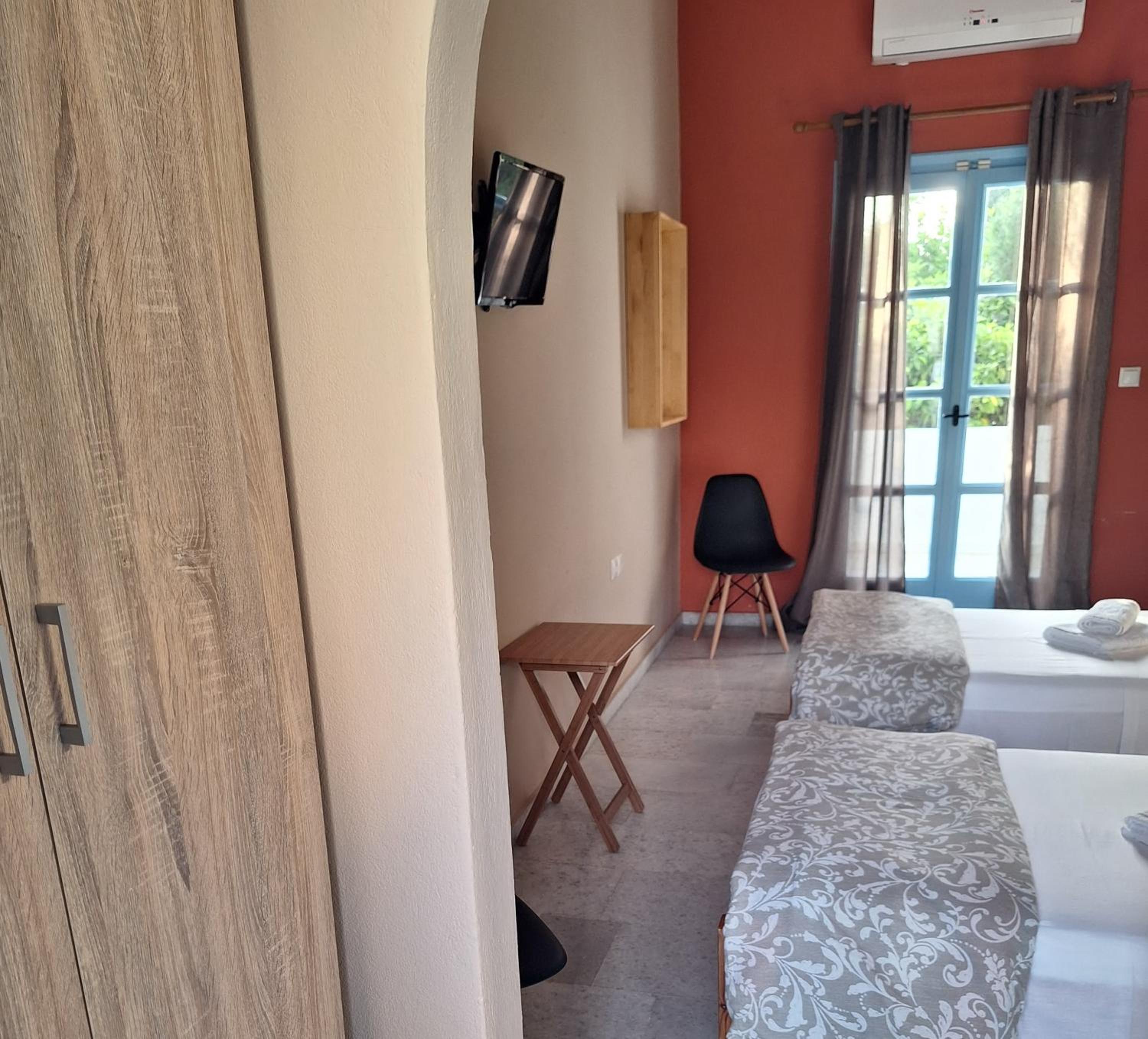 Standard Twin Room with Garden View - Photo 13