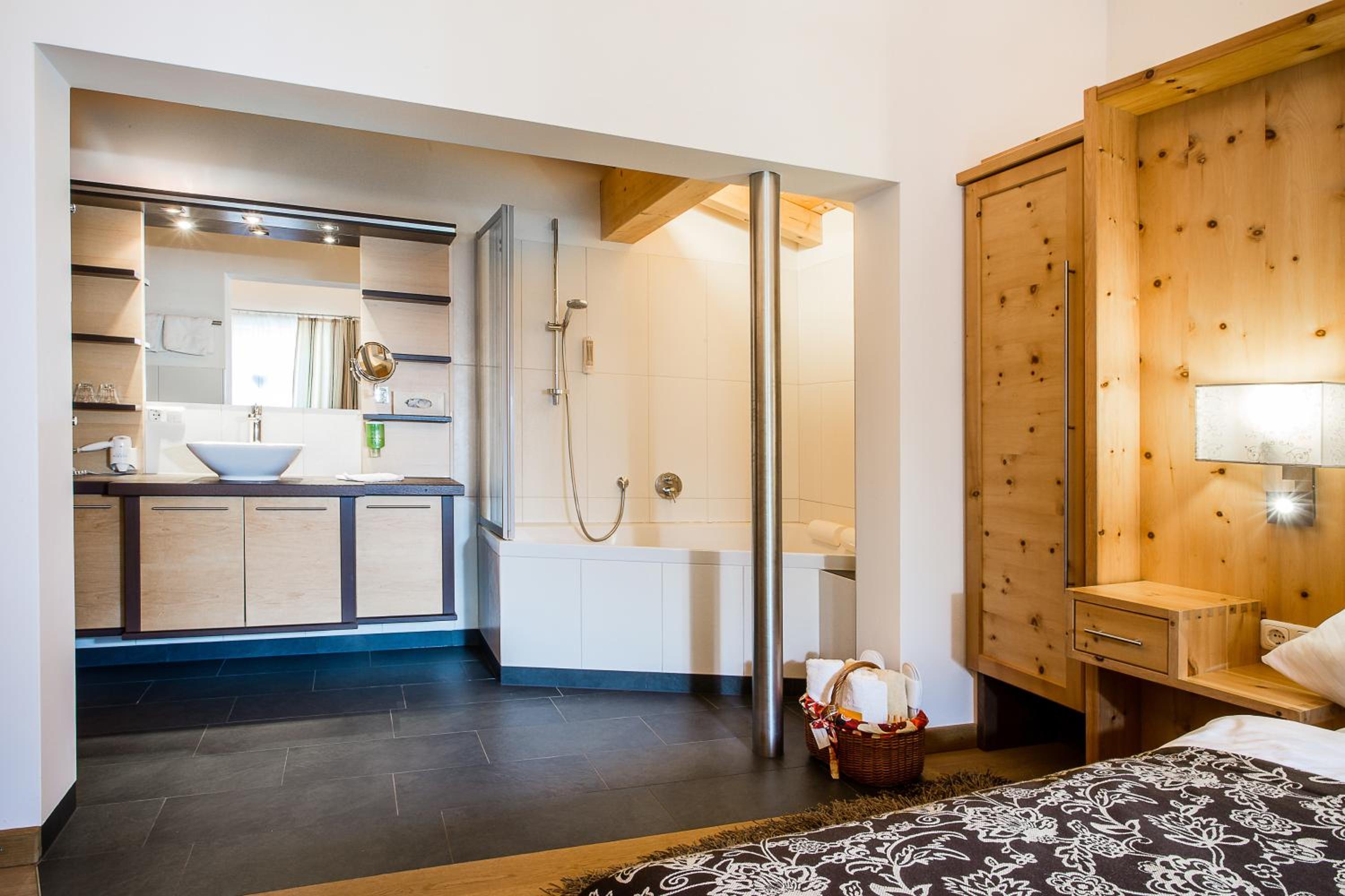 Tower Suite - Photo 3