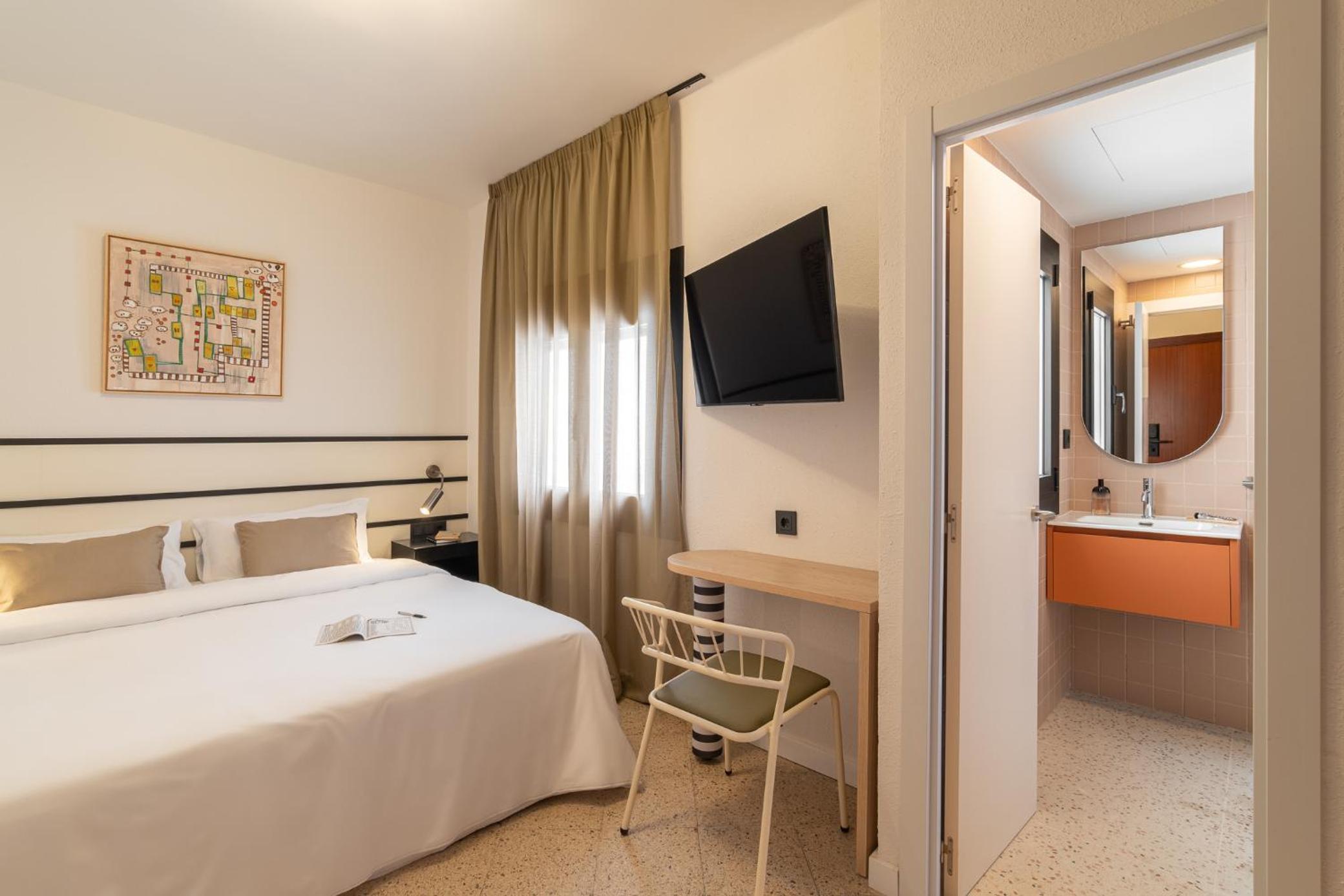 Standard Double Room - Photo 5