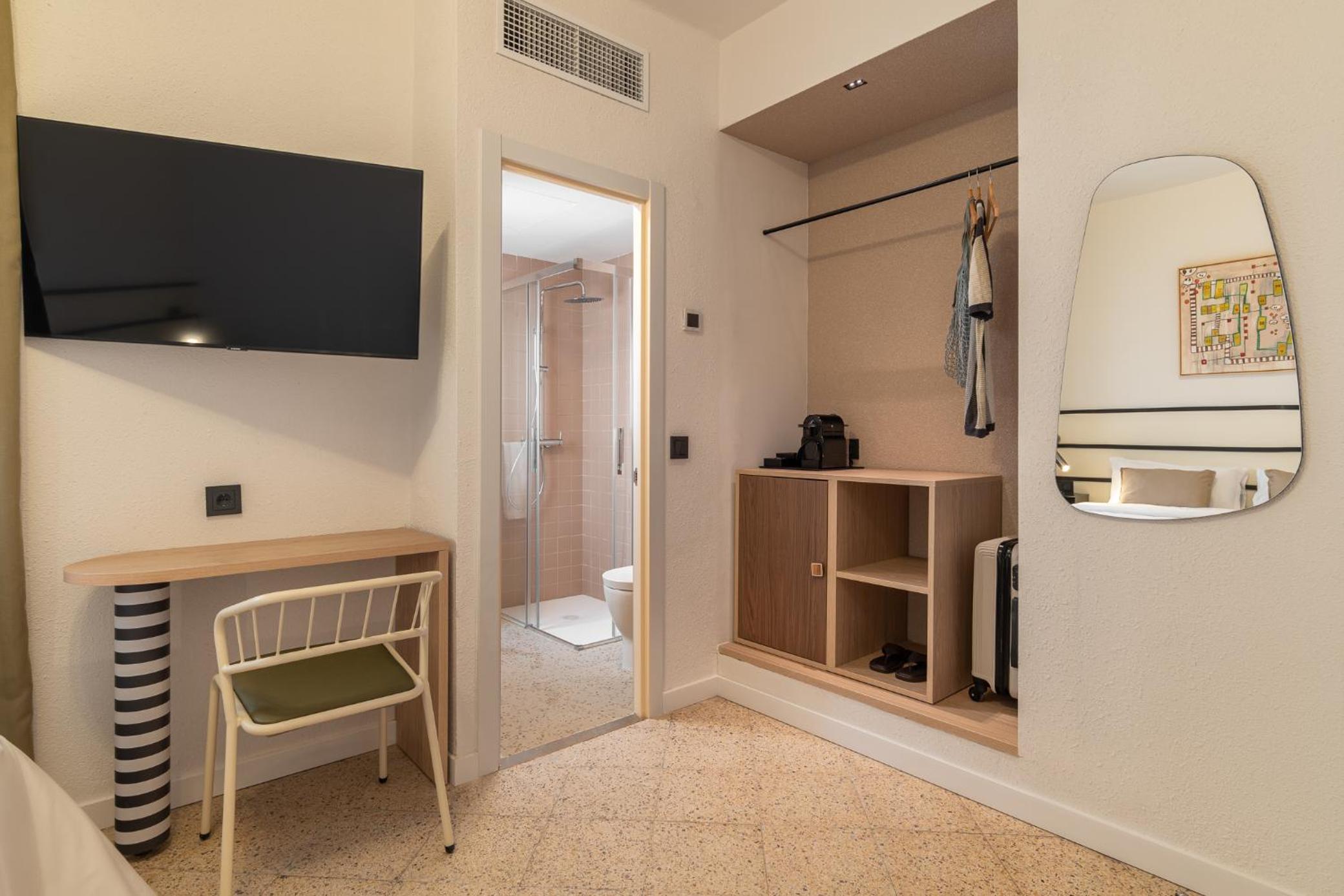 Standard Double Room - Photo 3