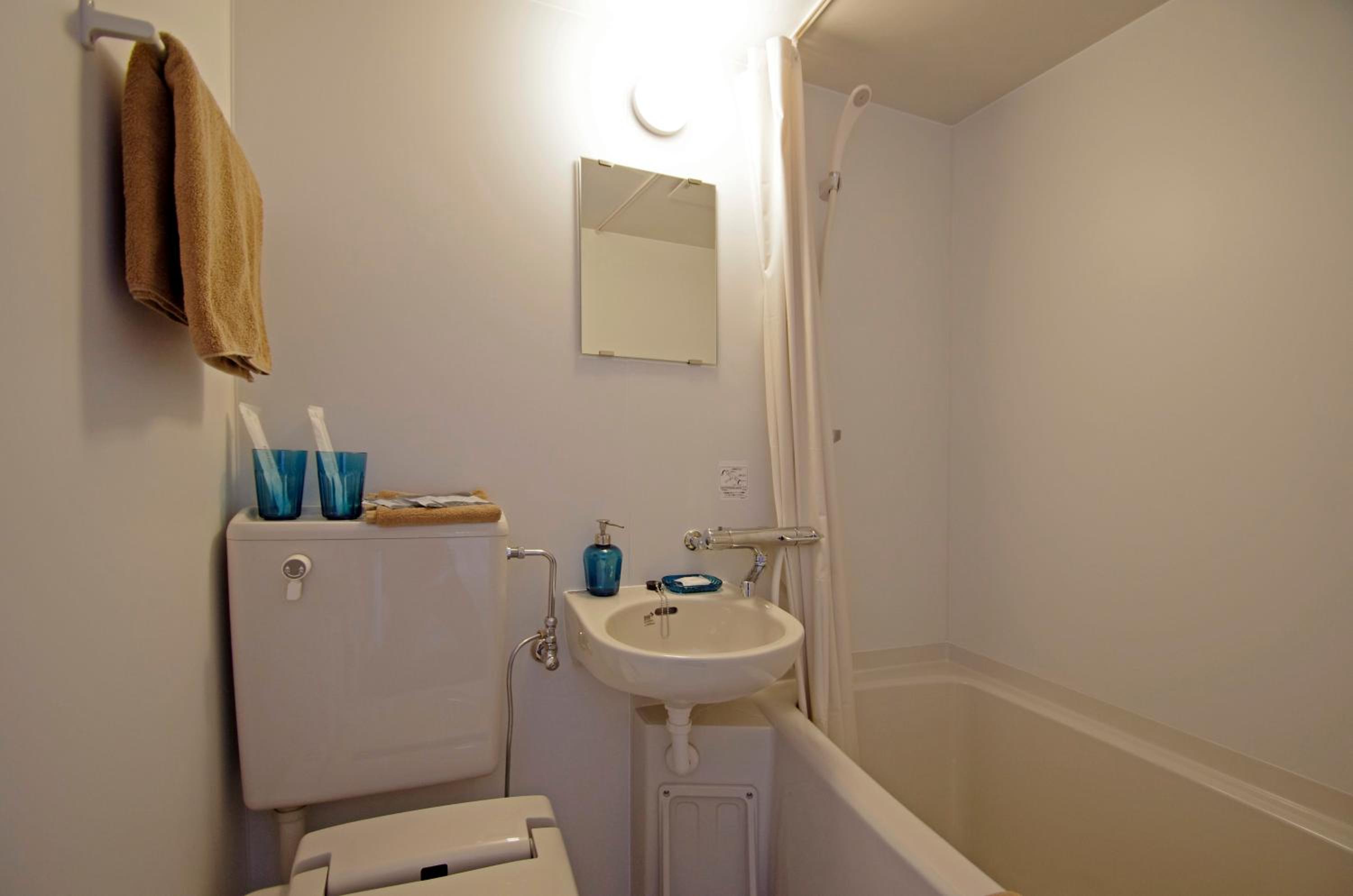 Twin Room - Non-Smoking photo 2