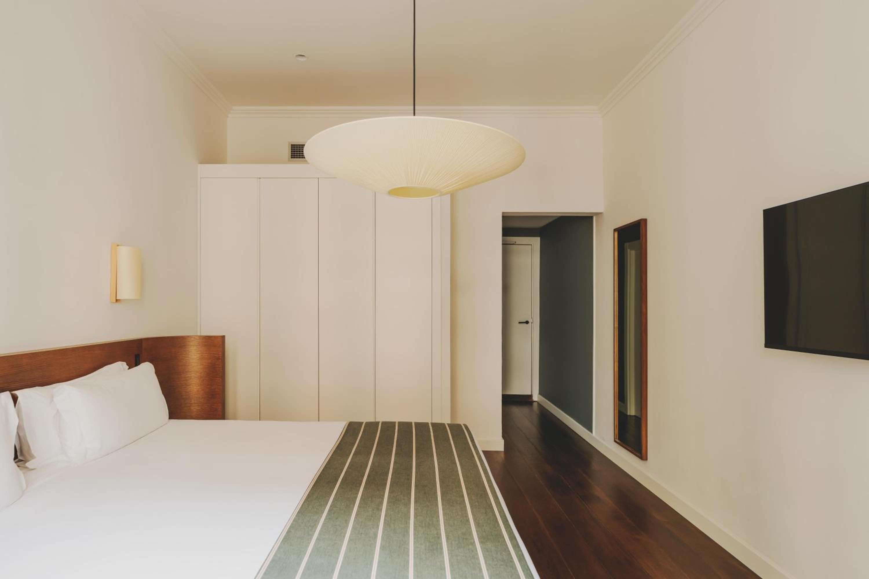 Double or Twin Room with Balcony thumbnail 5