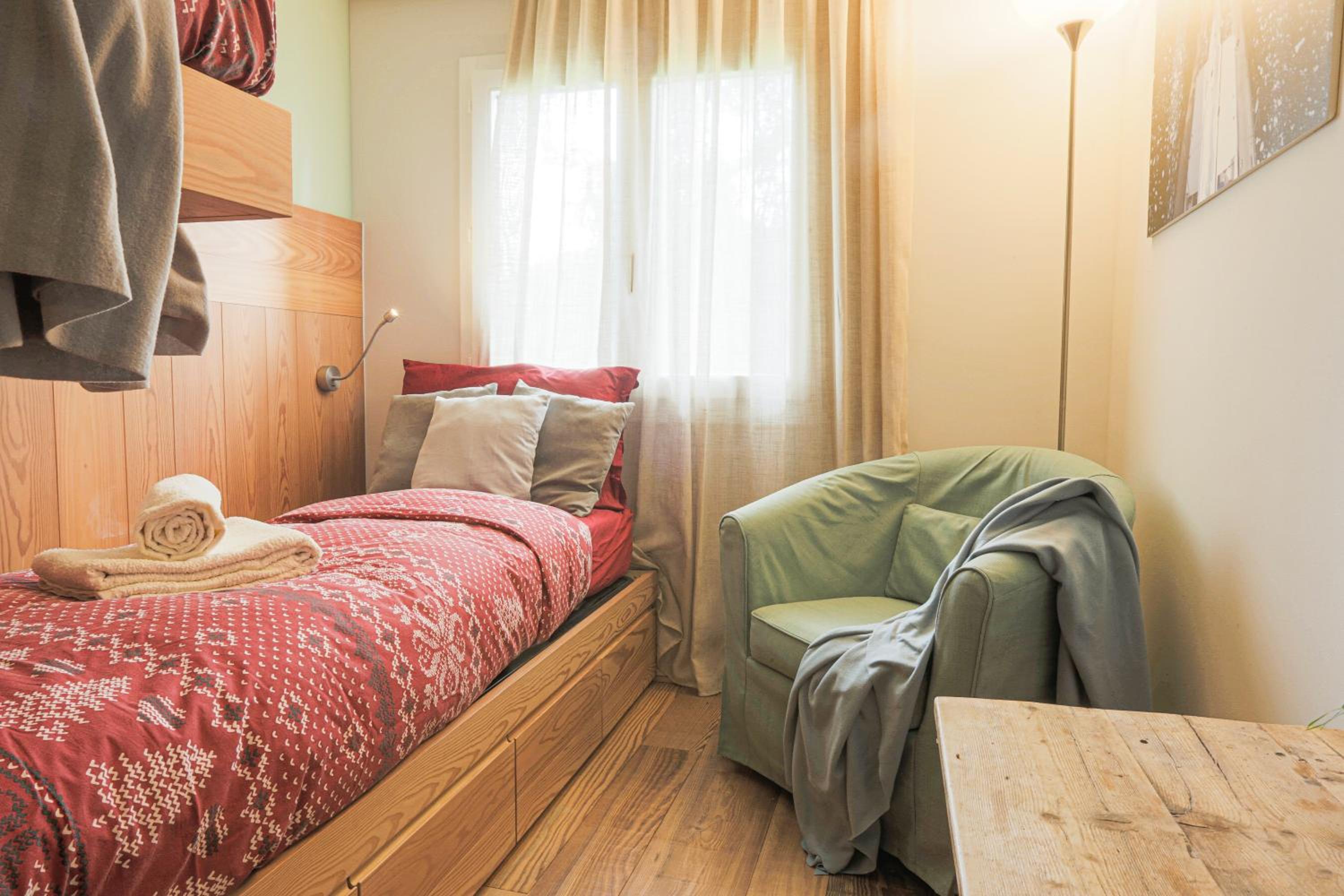 Three-Bedroom Apartment With Mountain View photo 1
