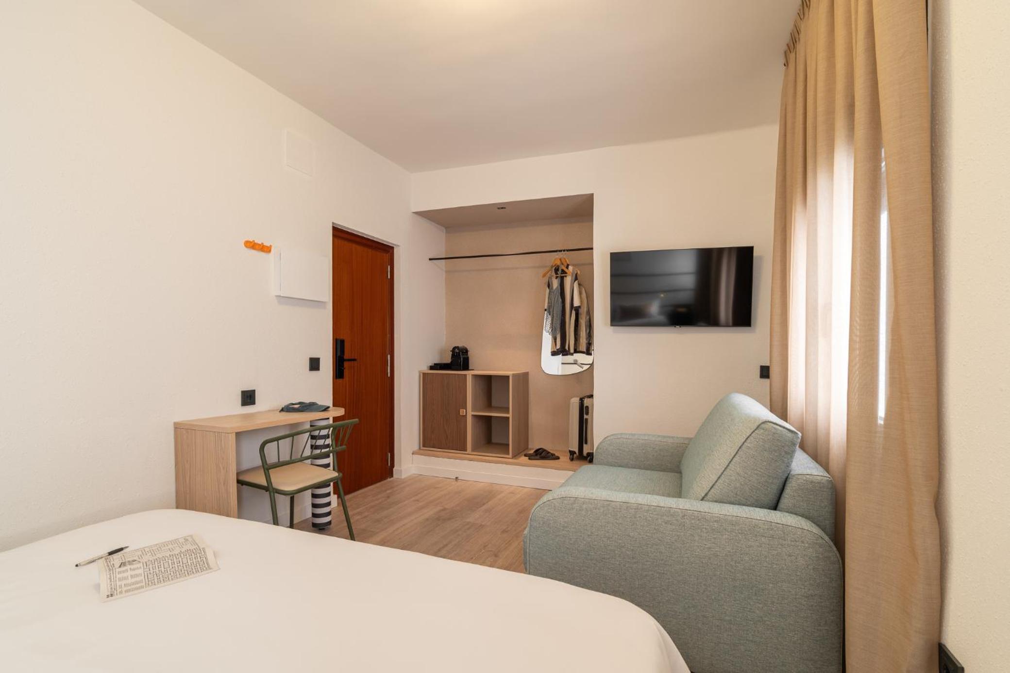Standard Triple Room - Photo 5