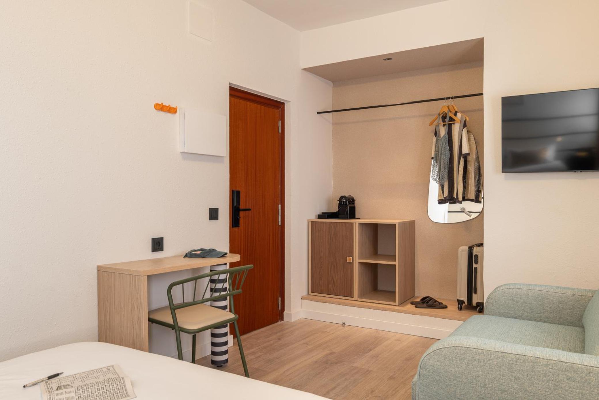Standard Triple Room - Photo 6
