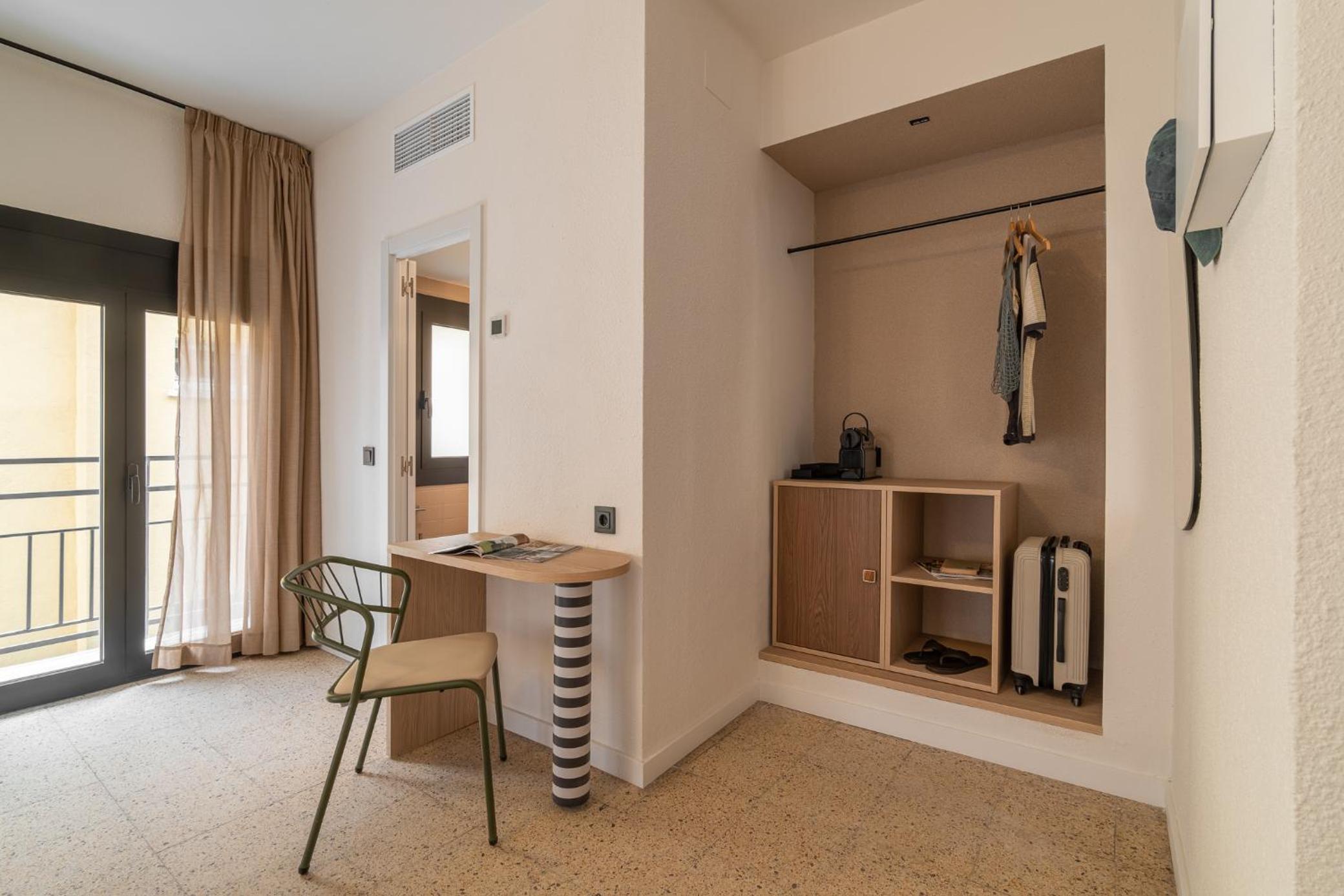 Family Room with Balcony - Photo 2