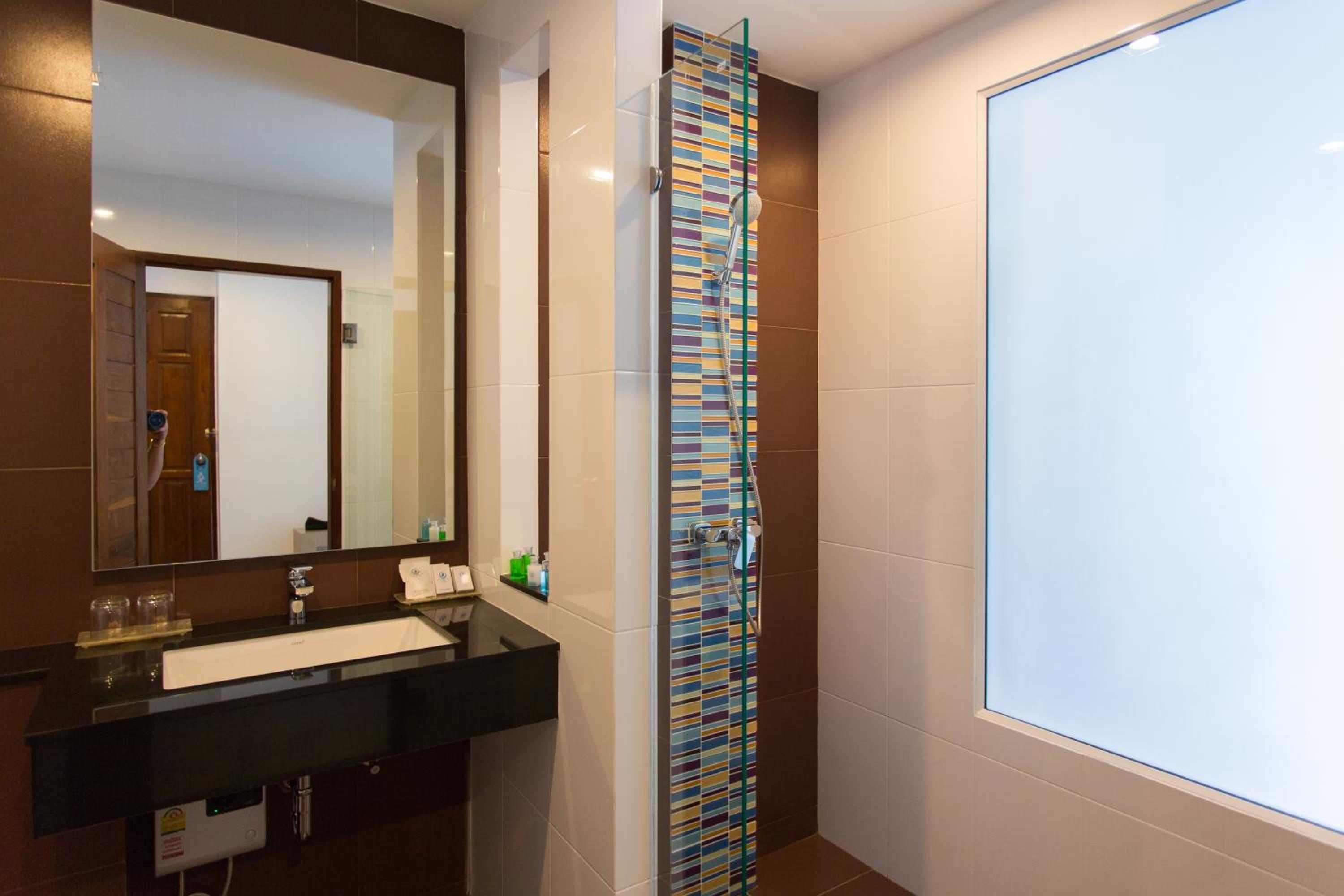 Deluxe Double Room with Pool Access - Photo 3