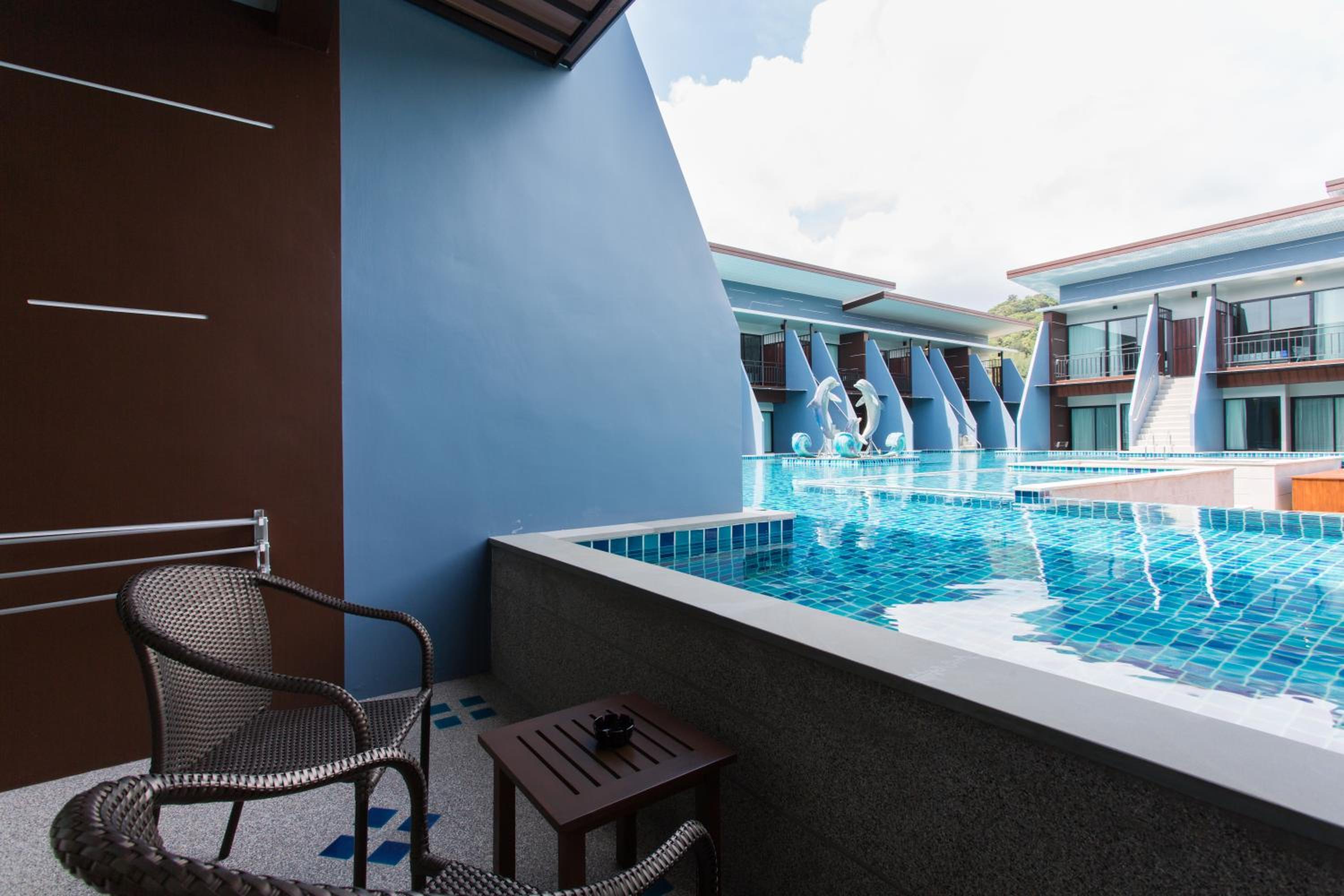 Deluxe Double Room with Pool Access - Photo 4