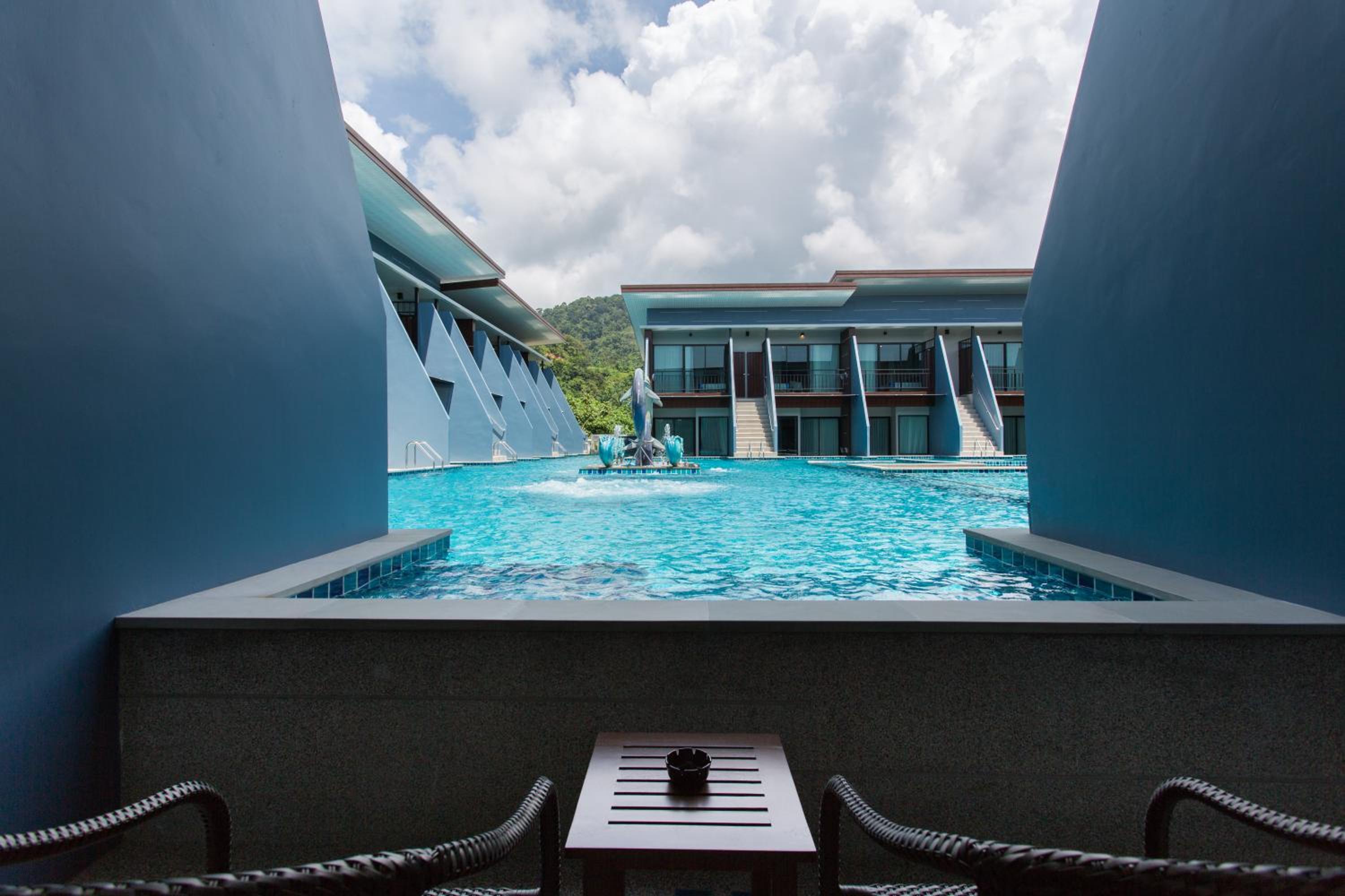 Deluxe Double Room with Pool Access - Photo 5
