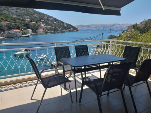 Two-Bedroom Apartment with Balcony photo 1