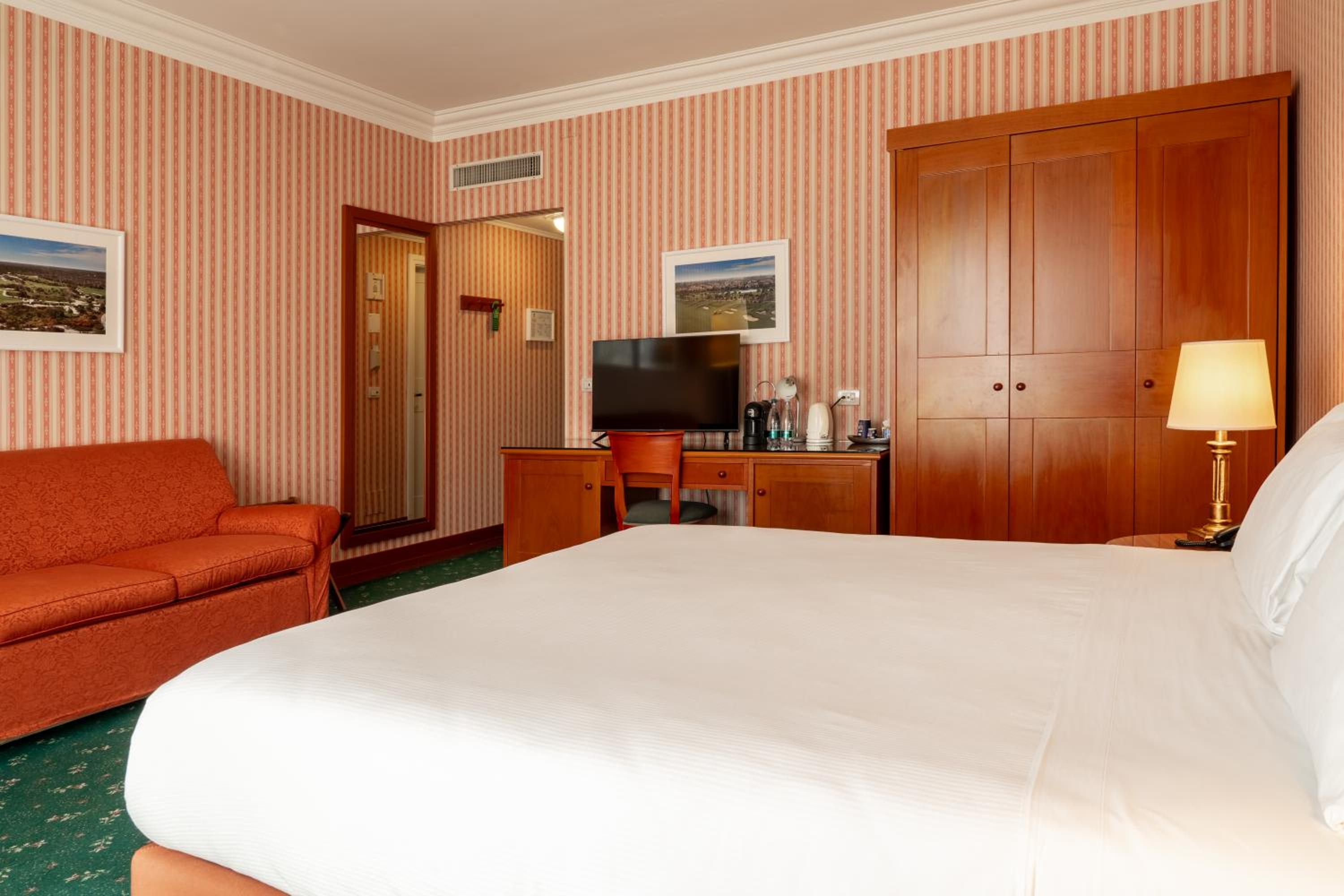 Superior King Room photo 3