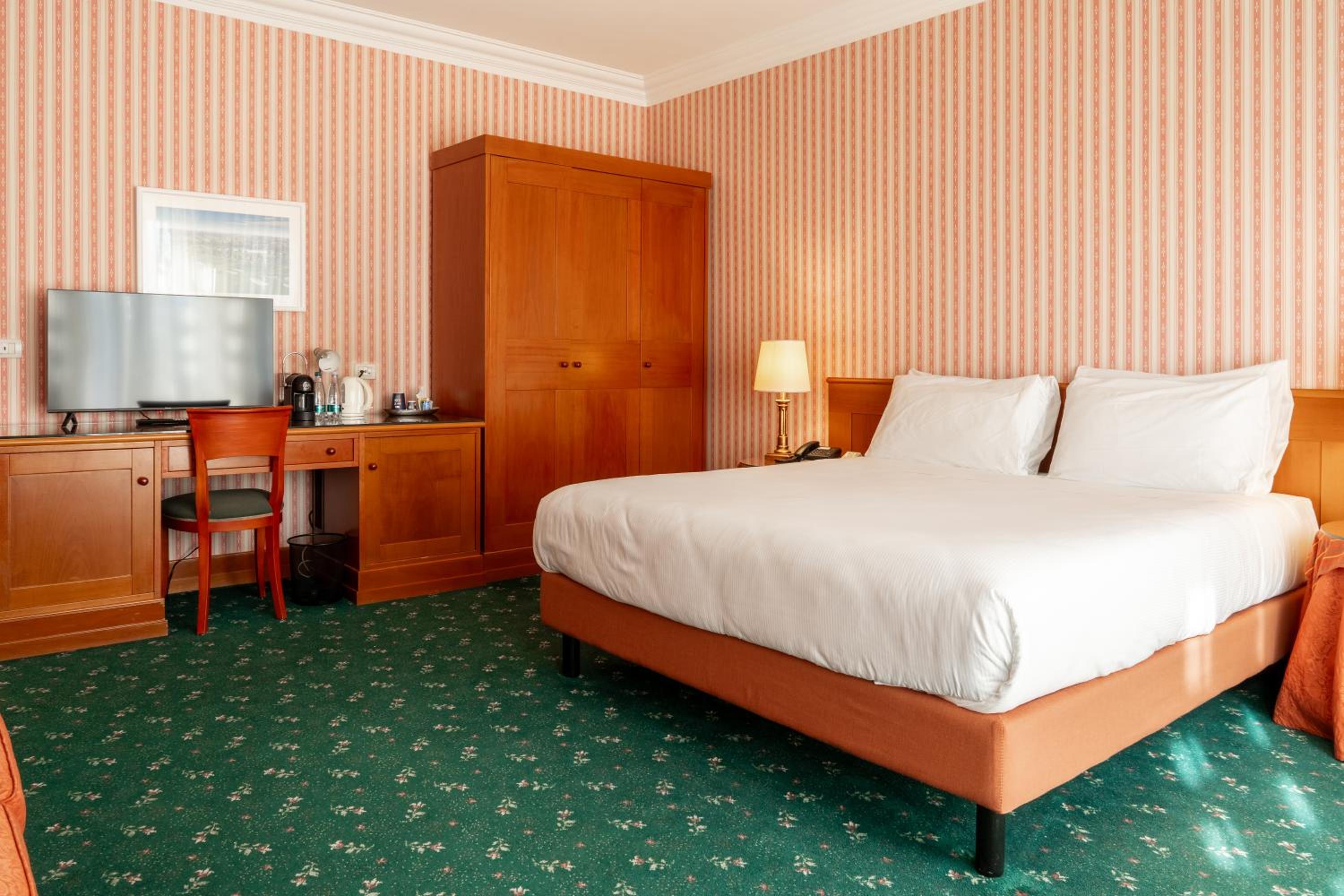 Superior King Room photo 1